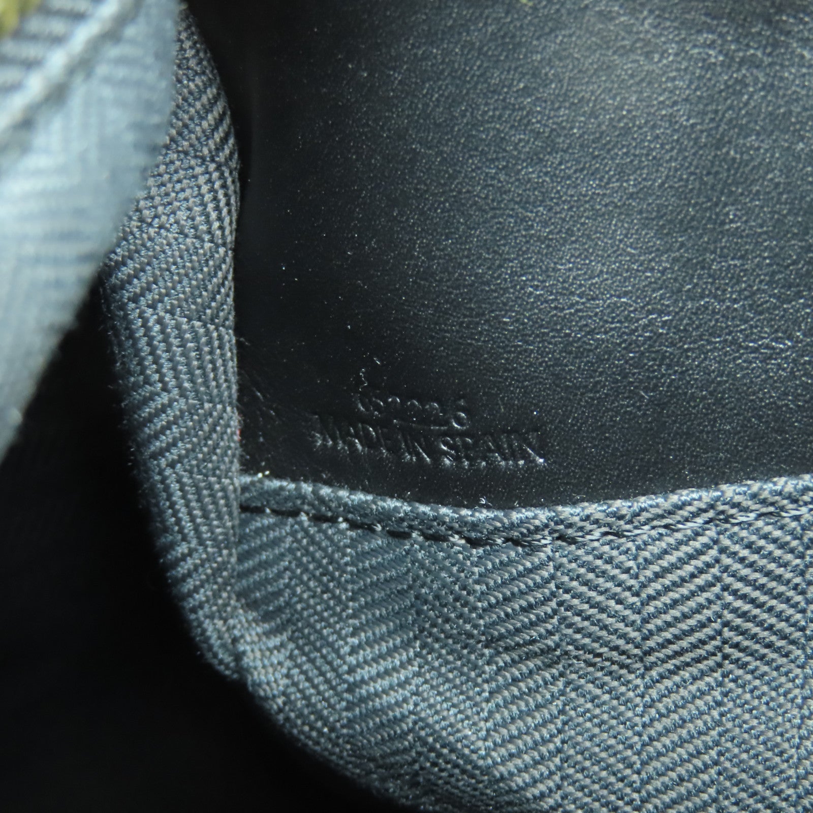 LOEWE 牛皮皮革Puzzle金扣肩背袋黑色
