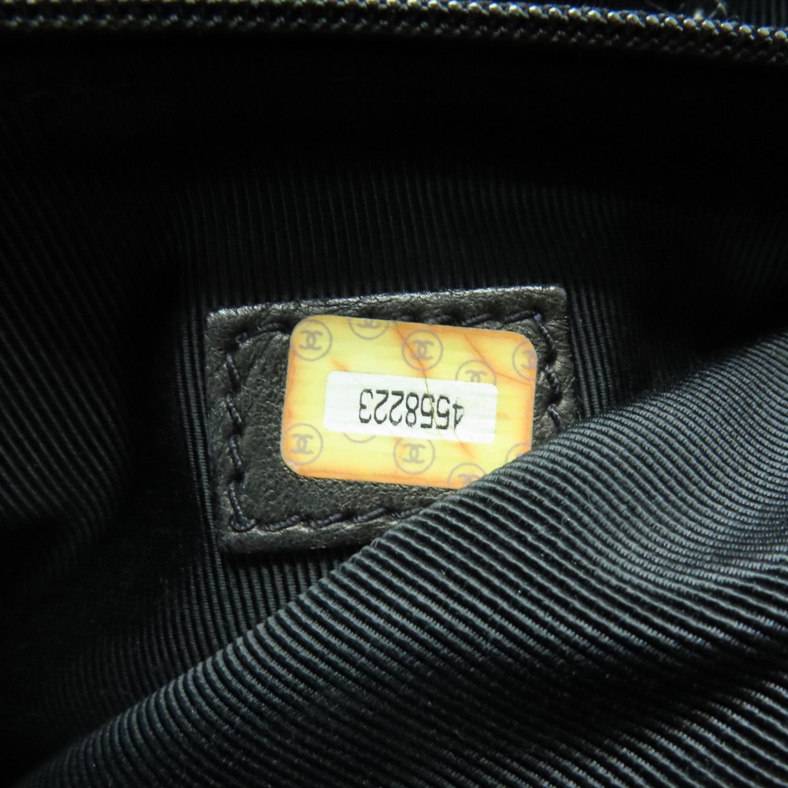 CHANEL Caviar皮革Shoulder Bag銀扣肩背袋黑色