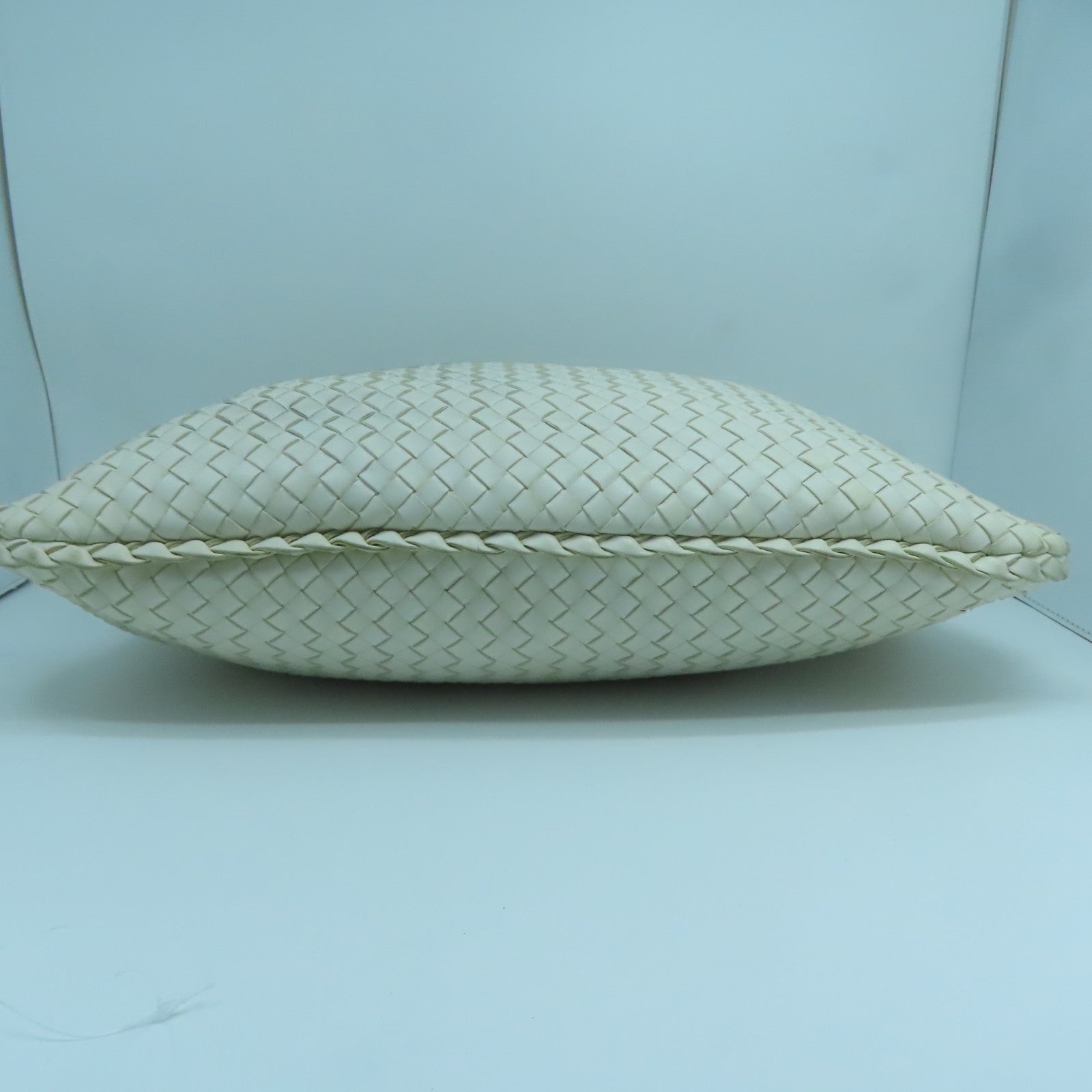 BOTTEGA VENETA 織紋皮革Shoulder Bag金扣肩背袋白色