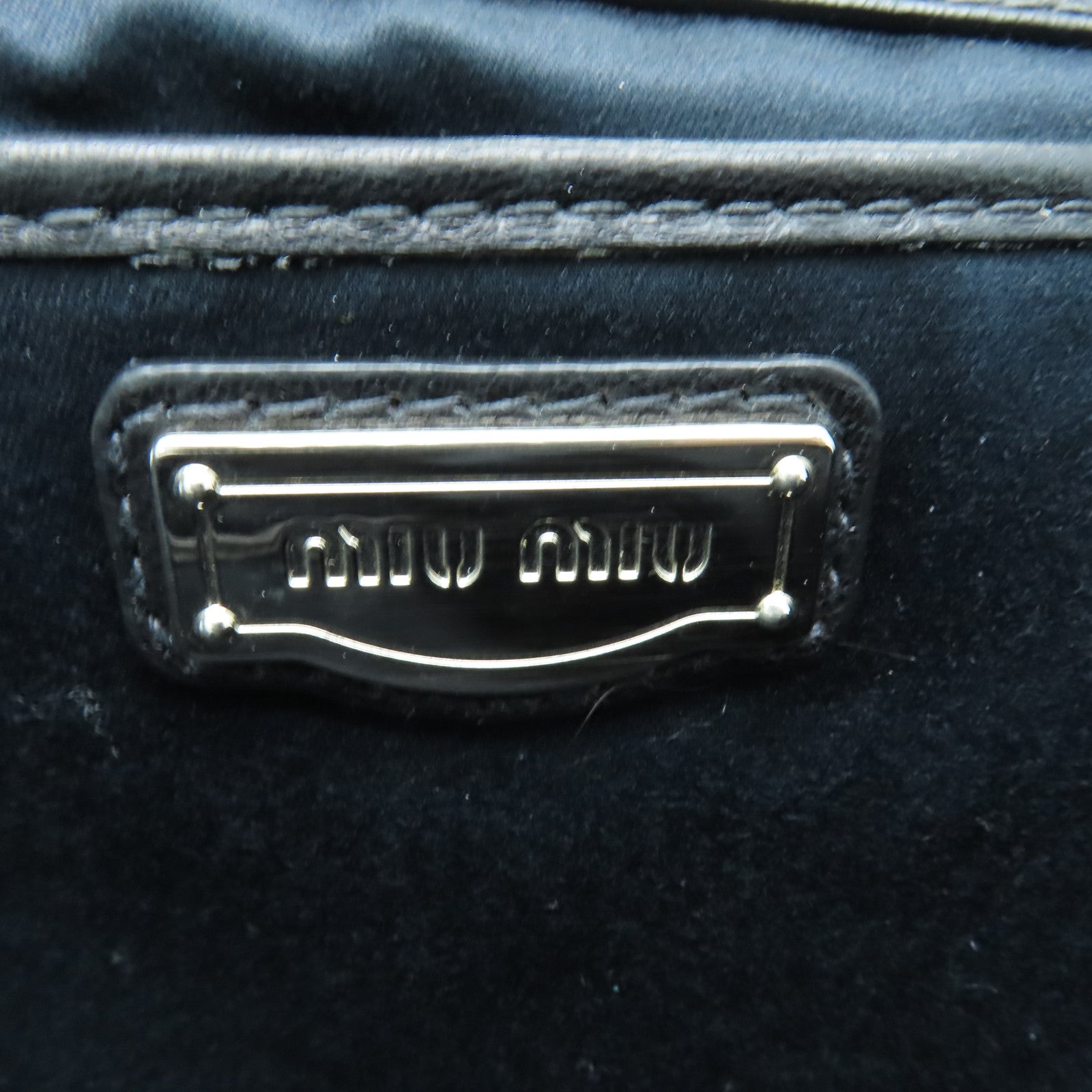Miu Miu 羊皮皮革Chain Shoulder Bag银扣链带肩背袋黑色