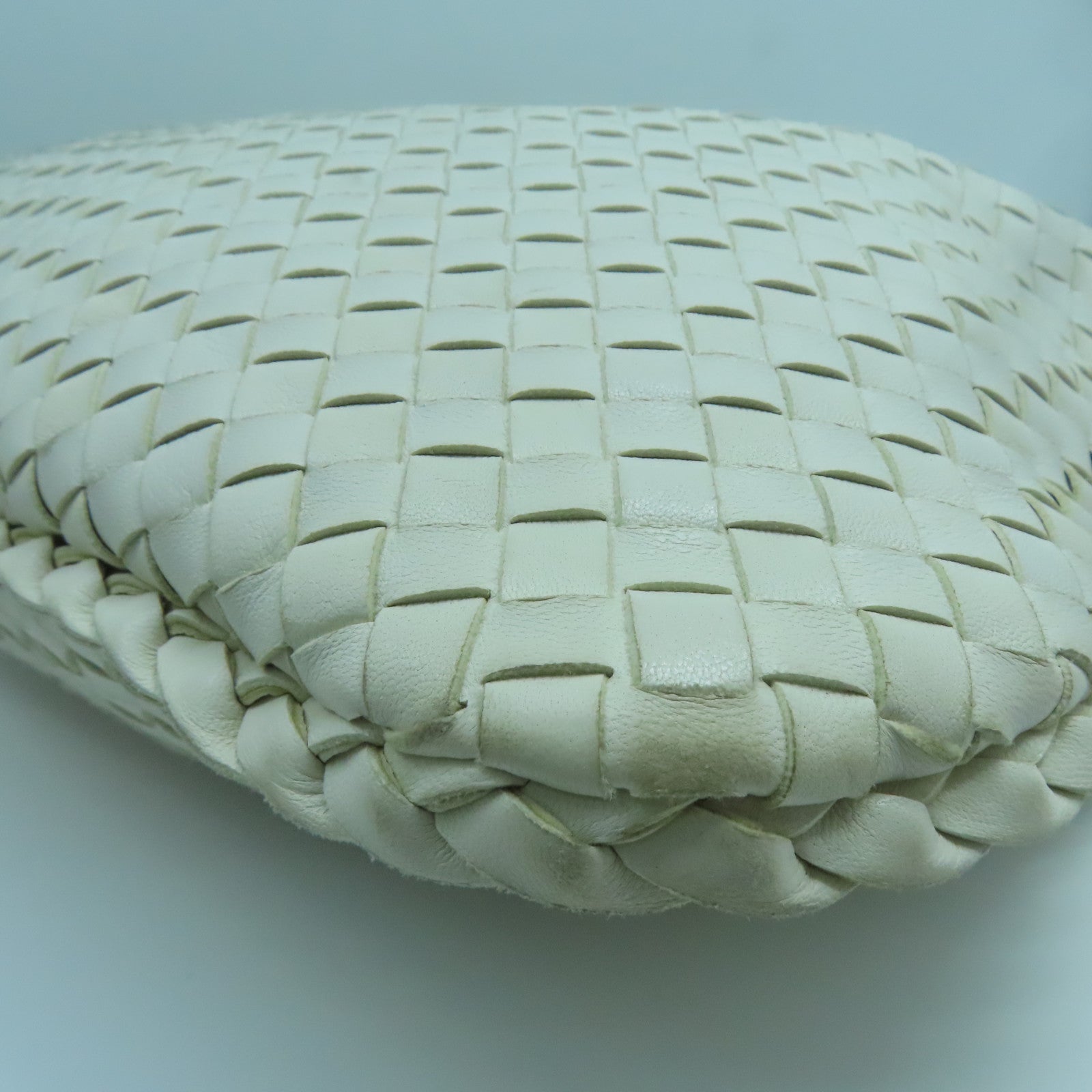 BOTTEGA VENETA 織紋皮革Shoulder Bag金扣肩背袋白色