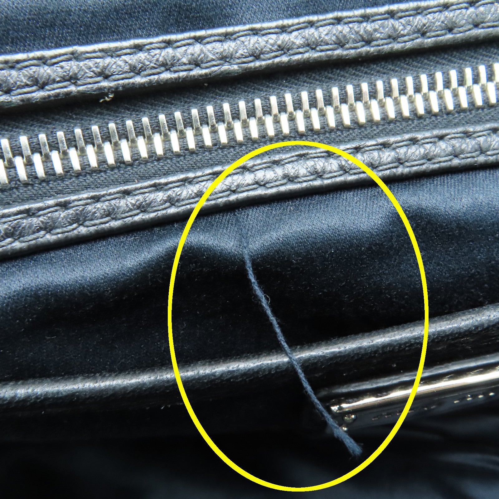 Miu Miu 羊皮皮革Chain Shoulder Bag银扣链带肩背袋黑色