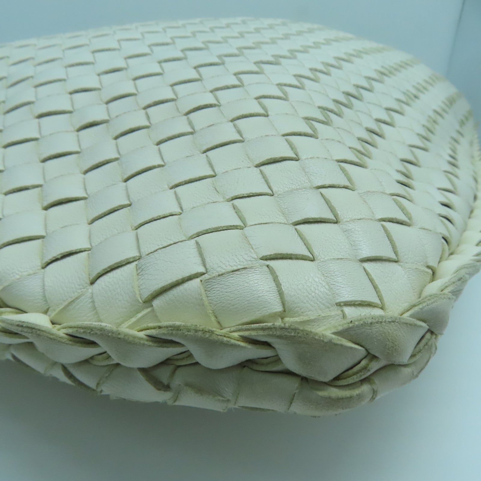 BOTTEGA VENETA 織紋皮革Shoulder Bag金扣肩背袋白色