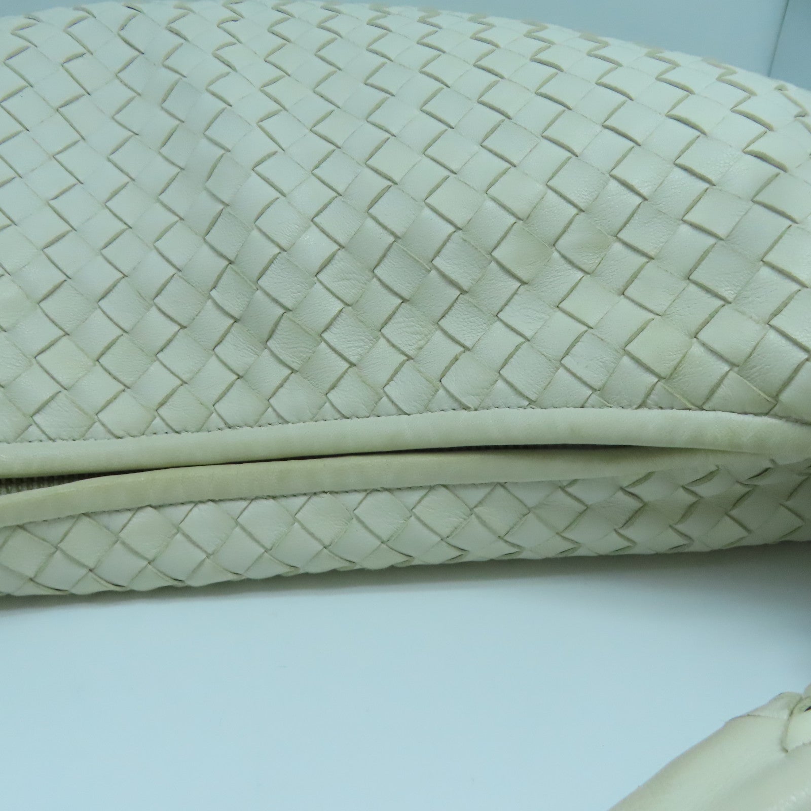 BOTTEGA VENETA 織紋皮革Shoulder Bag金扣肩背袋白色