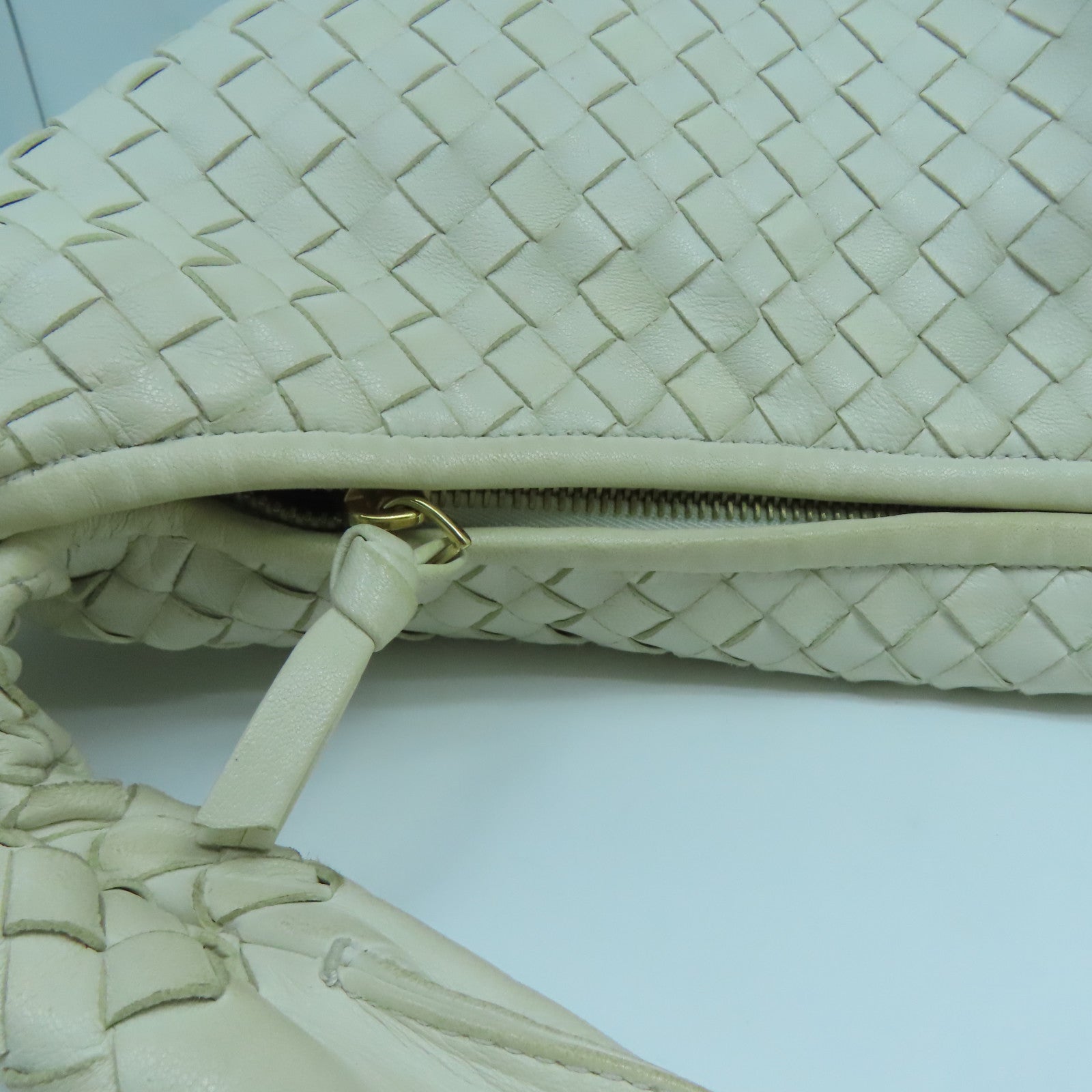 BOTTEGA VENETA 織紋皮革Shoulder Bag金扣肩背袋白色