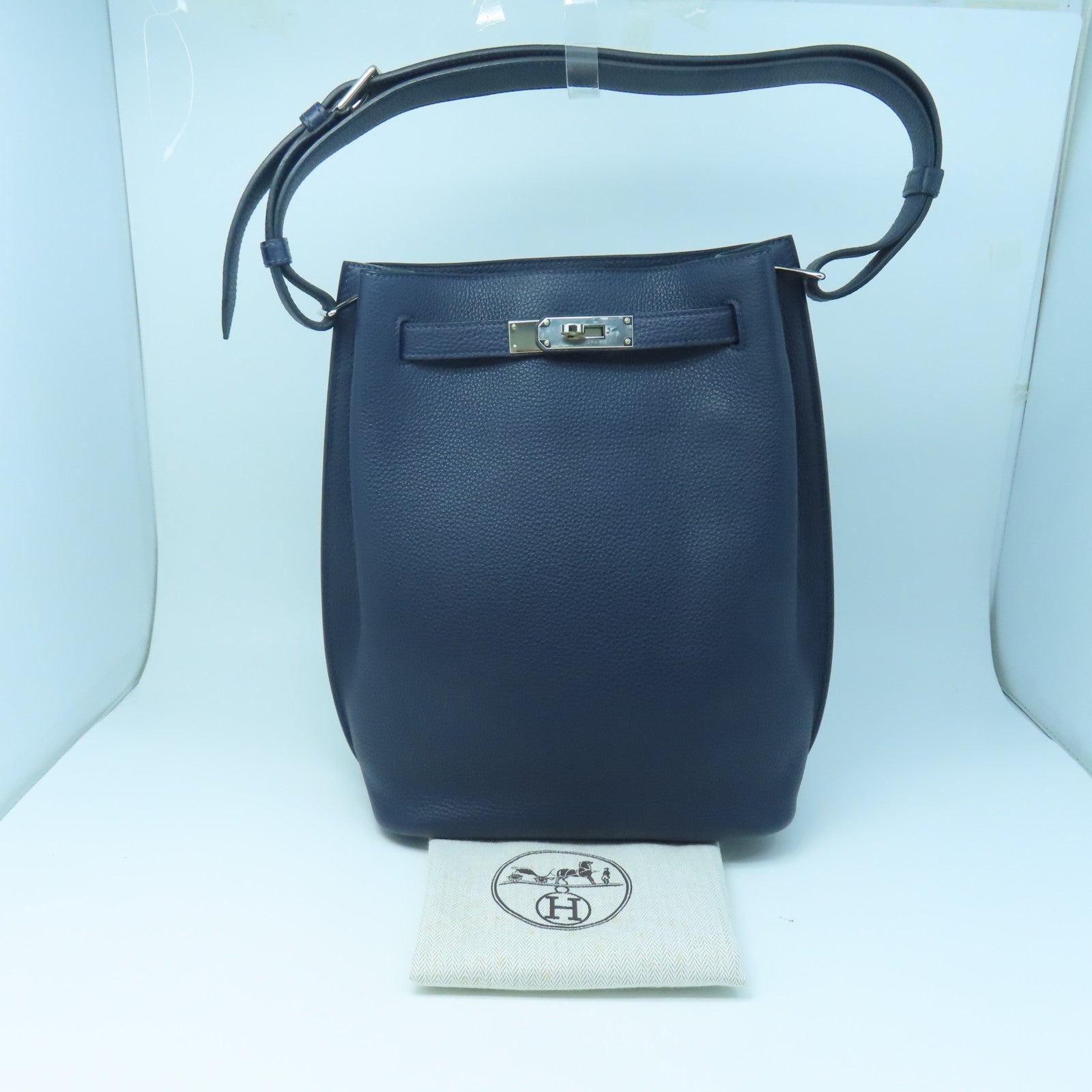 HERMES Clemence Leather So Kelly 22 Silver Buckle Shoulder Bag Indigo