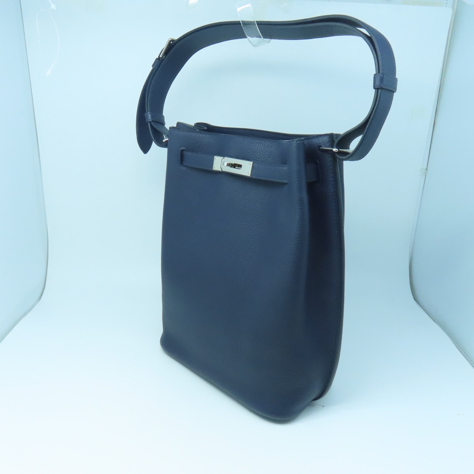 HERMES Clemence Leather So Kelly 22 Silver Buckle Shoulder Bag Indigo