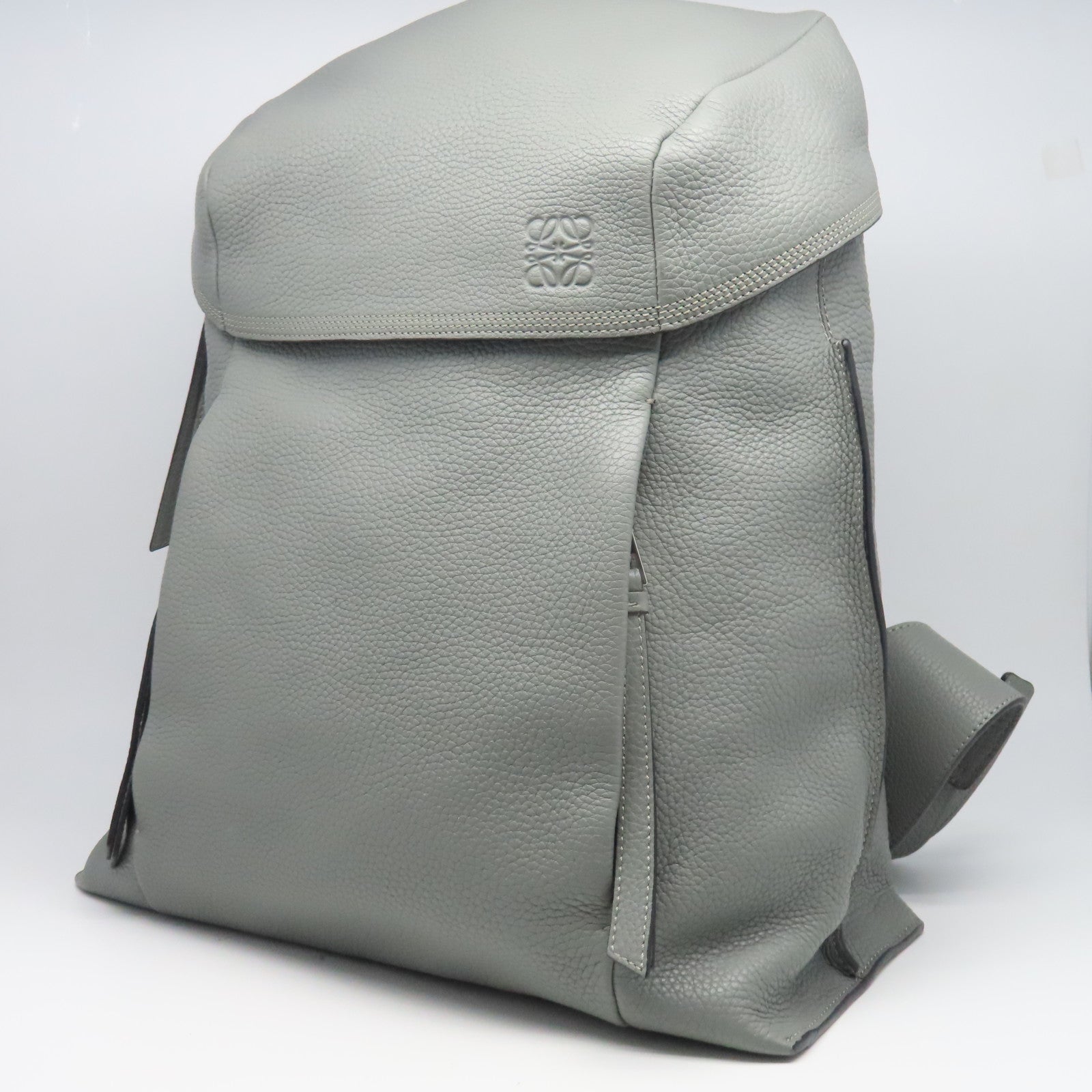LOEWE 牛皮皮革Backpack銀扣背包灰色