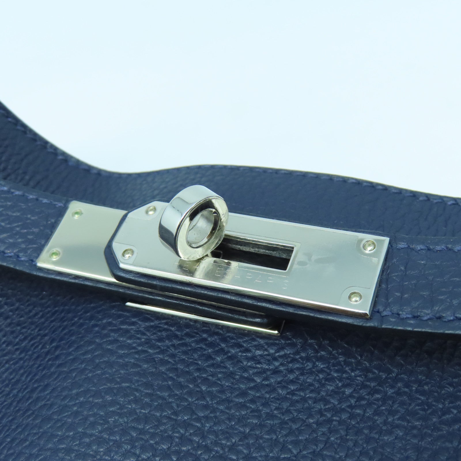 HERMES Clemence Leather So Kelly 22 Silver Buckle Shoulder Bag Indigo