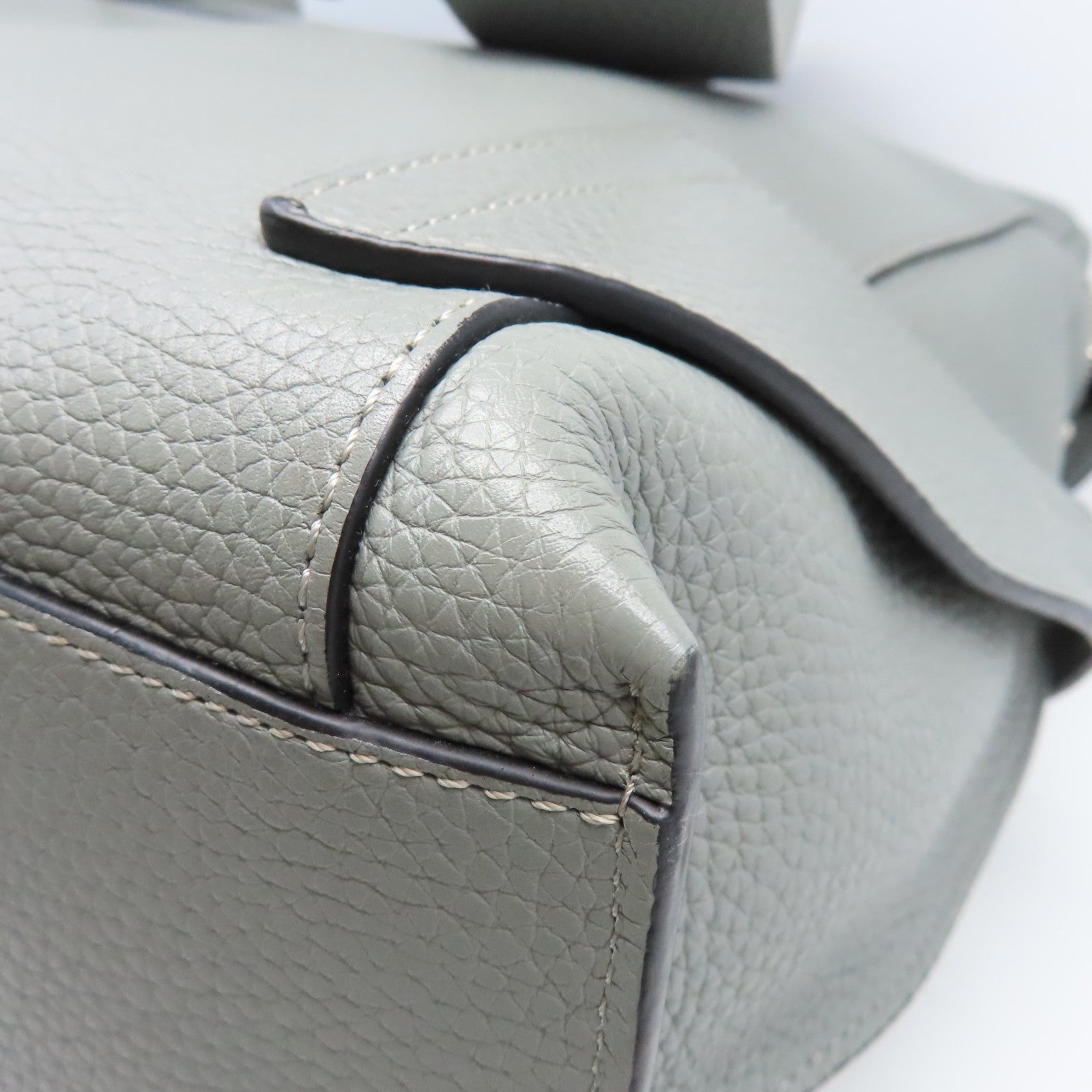 LOEWE 牛皮皮革Backpack銀扣背包灰色