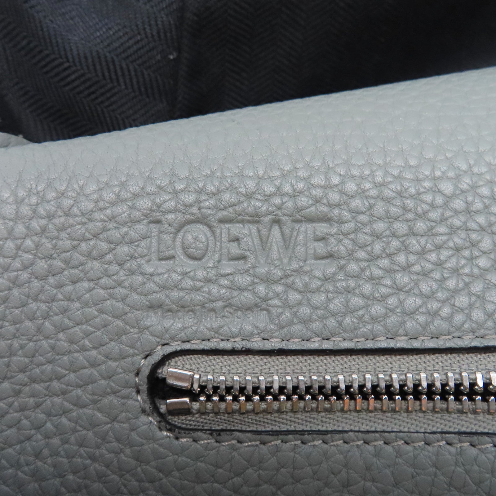 LOEWE 牛皮皮革Backpack銀扣背包灰色