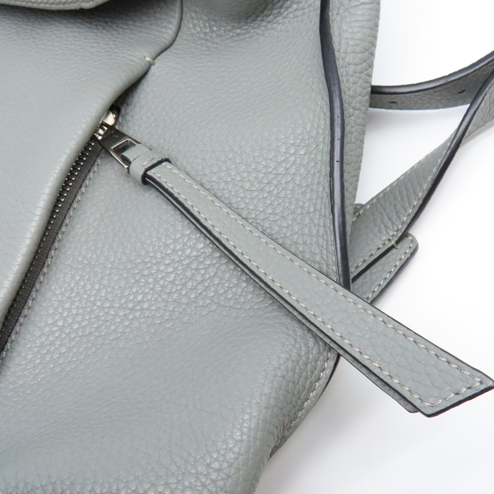 LOEWE 牛皮皮革Backpack銀扣背包灰色