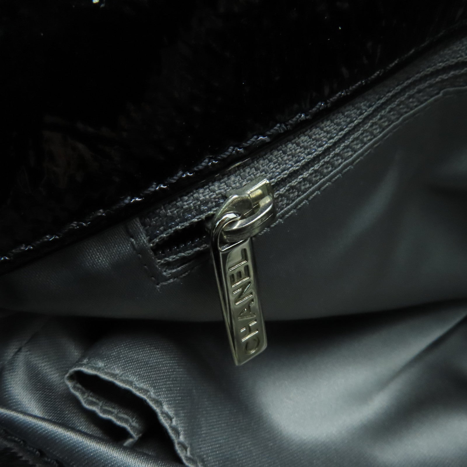 CHANEL 【激減優惠】漆皮皮革Chain Shoulder銀扣鏈帶肩背袋黑色