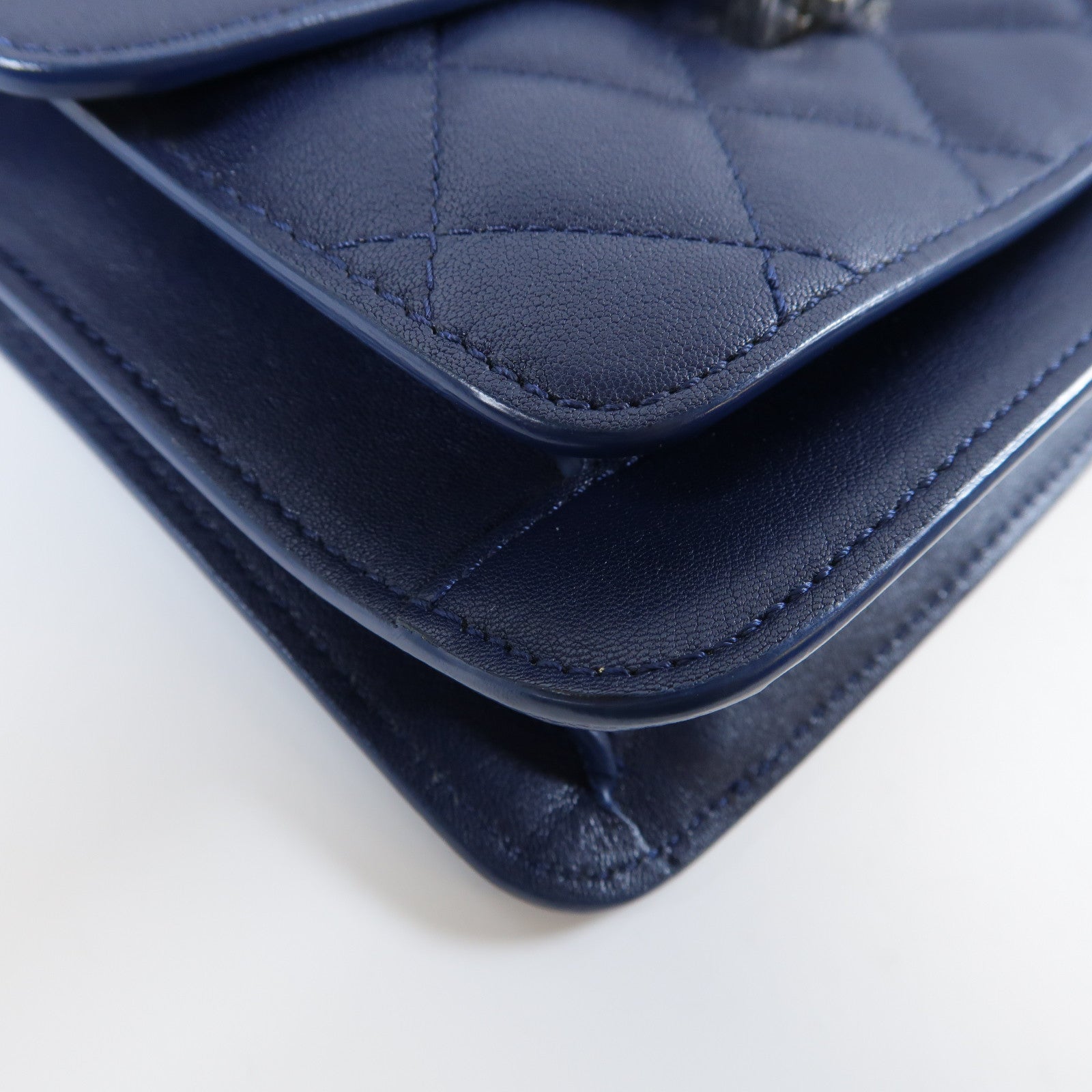CHANEL 菱格牛皮皮革Chain Shoulder Bag銀扣鏈帶肩背袋深藍色
