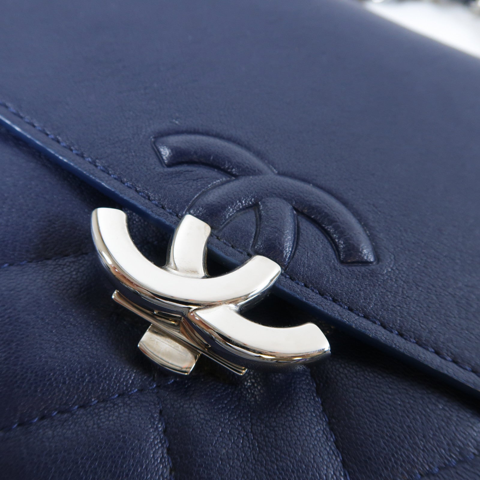 CHANEL 菱格牛皮皮革Chain Shoulder Bag銀扣鏈帶肩背袋深藍色