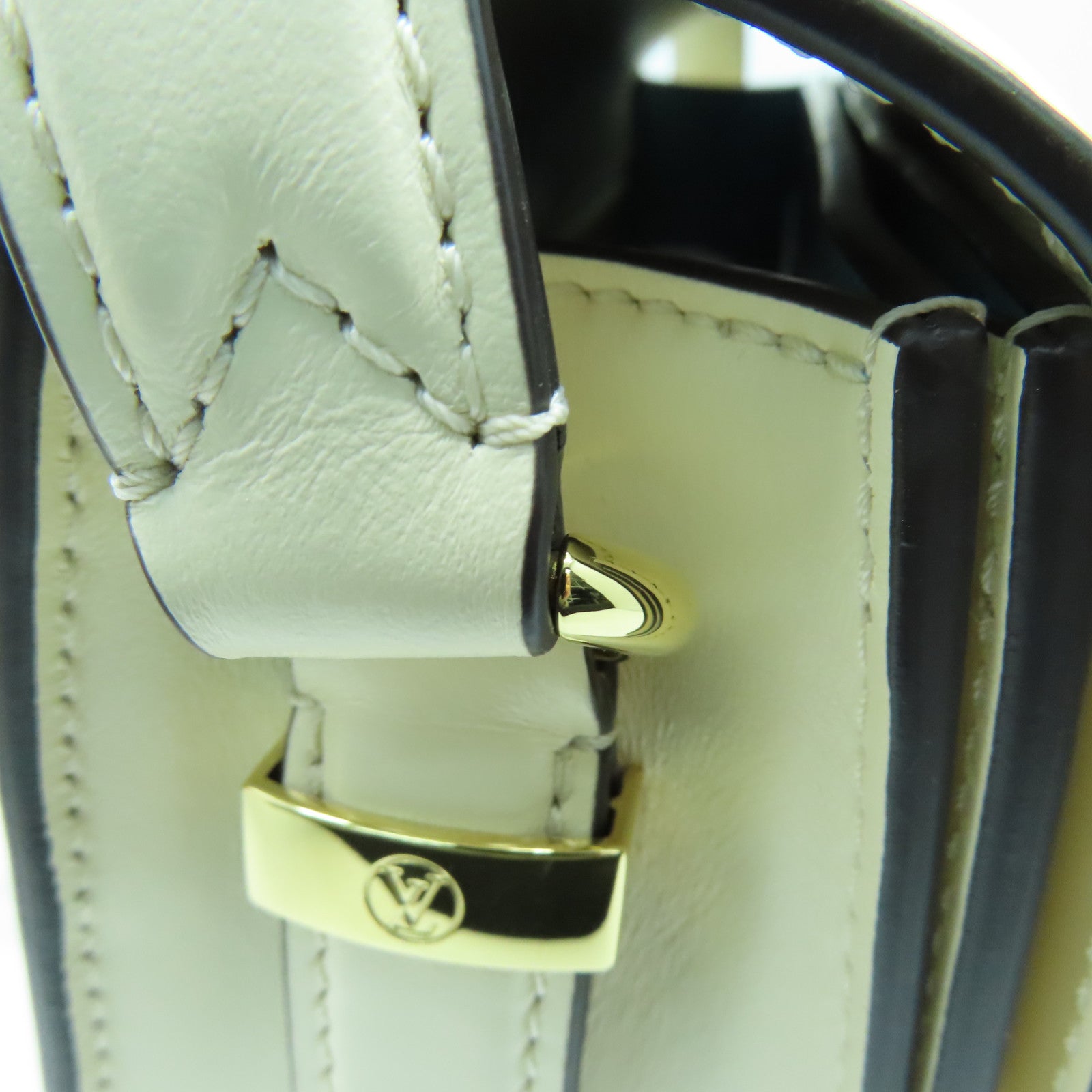 LOUIS VUITTON 牛皮皮革Pont 9 Soft PM金扣肩背袋白色