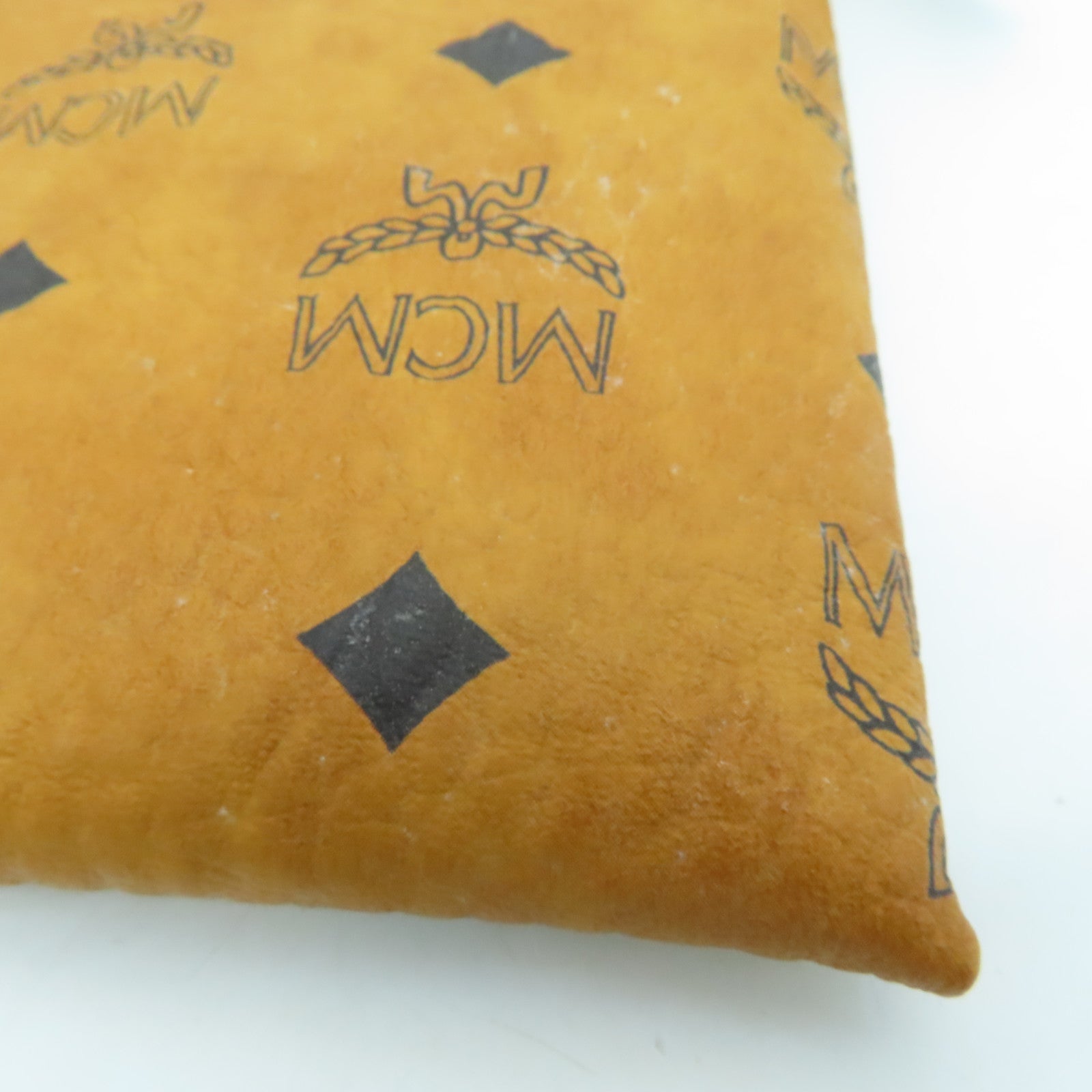 MCM 皮革Pouch金扣手拿包啡色