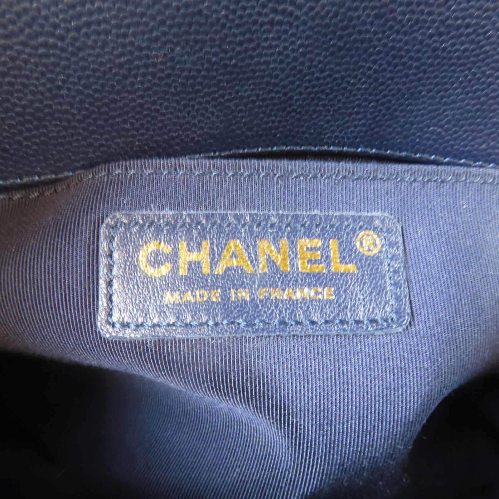 CHANEL 菱格Caviar皮革Boy Chanel金扣鏈帶肩背袋藍色
