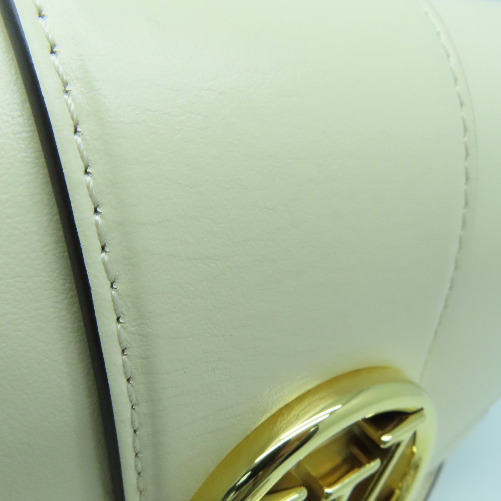 LOUIS VUITTON 牛皮皮革Pont 9 Soft PM金扣肩背袋白色