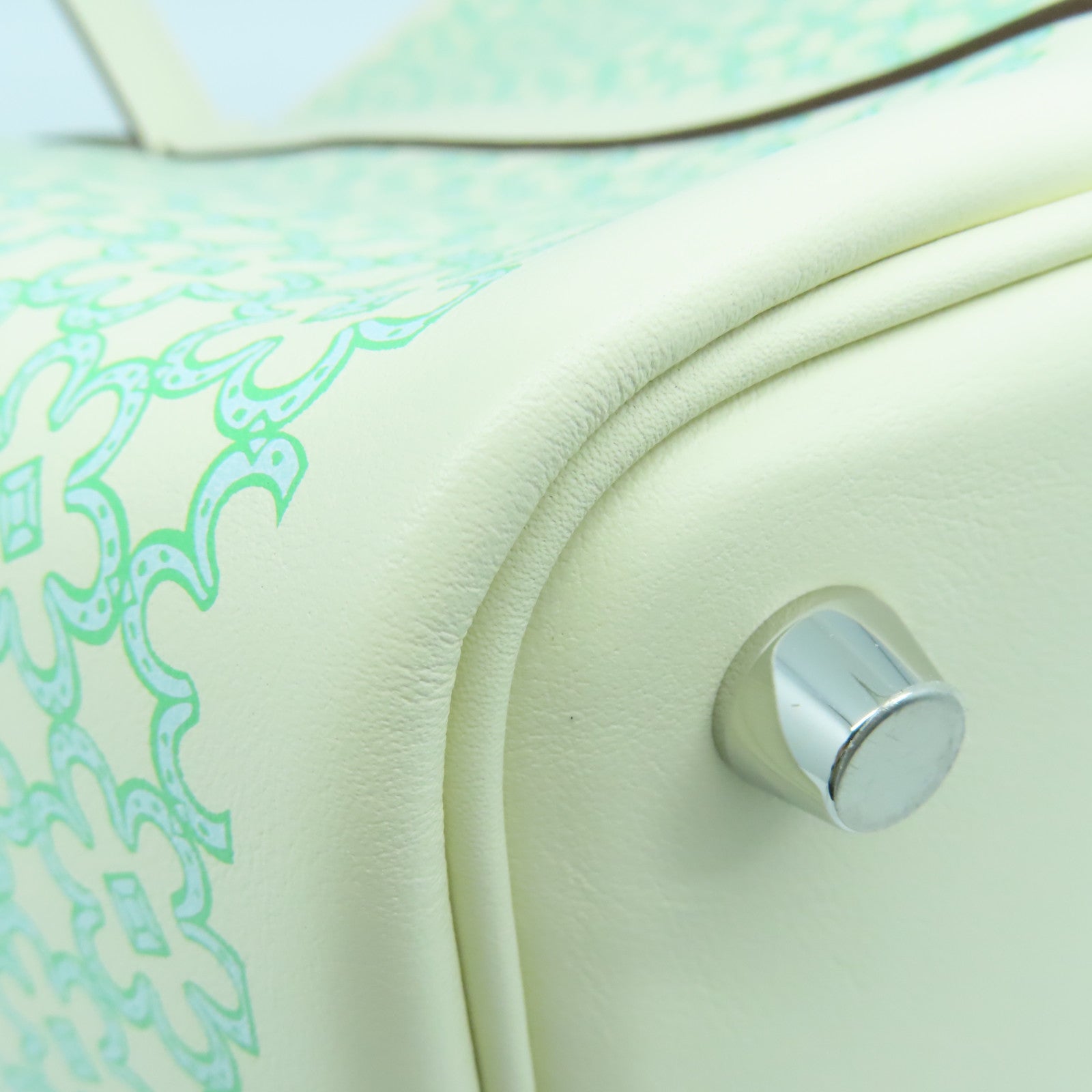 HERMES Swift皮革Picotin Lucky Daisy PM银扣手挽袋Nata白色/绿色