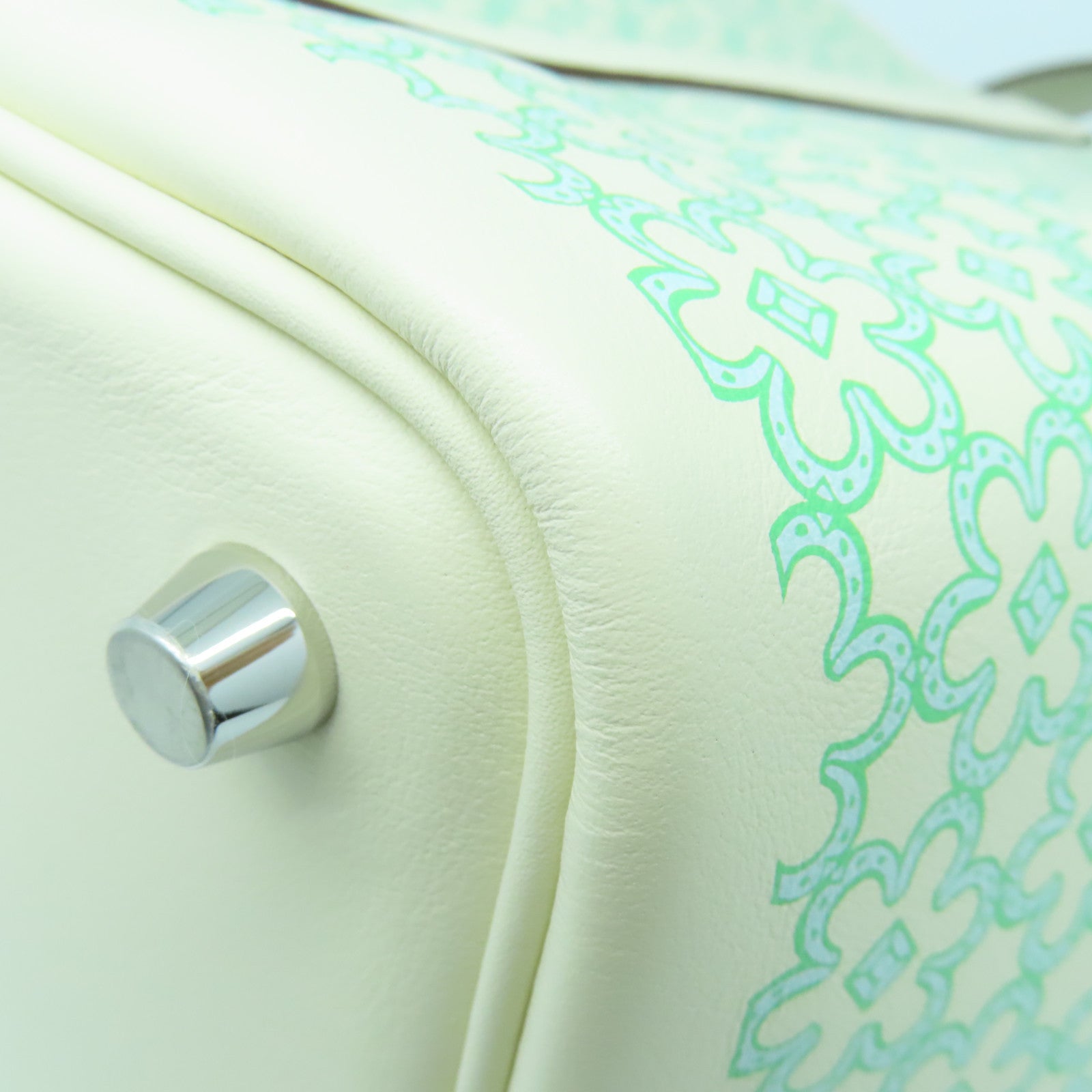 HERMES Swift皮革Picotin Lucky Daisy PM银扣手挽袋Nata白色/绿色