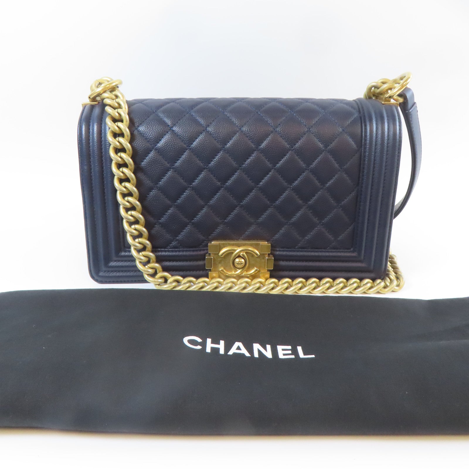 CHANEL 菱格Caviar皮革Boy Chanel金扣鏈帶肩背袋藍色