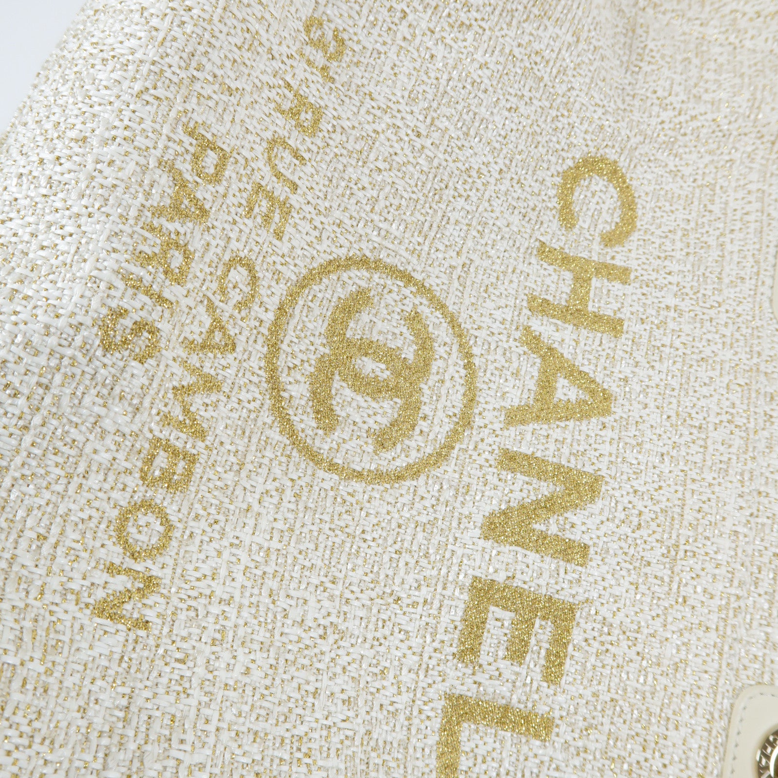 CHANEL 帆布Deauville Tote Bag金扣鏈帶肩背袋米色/金色