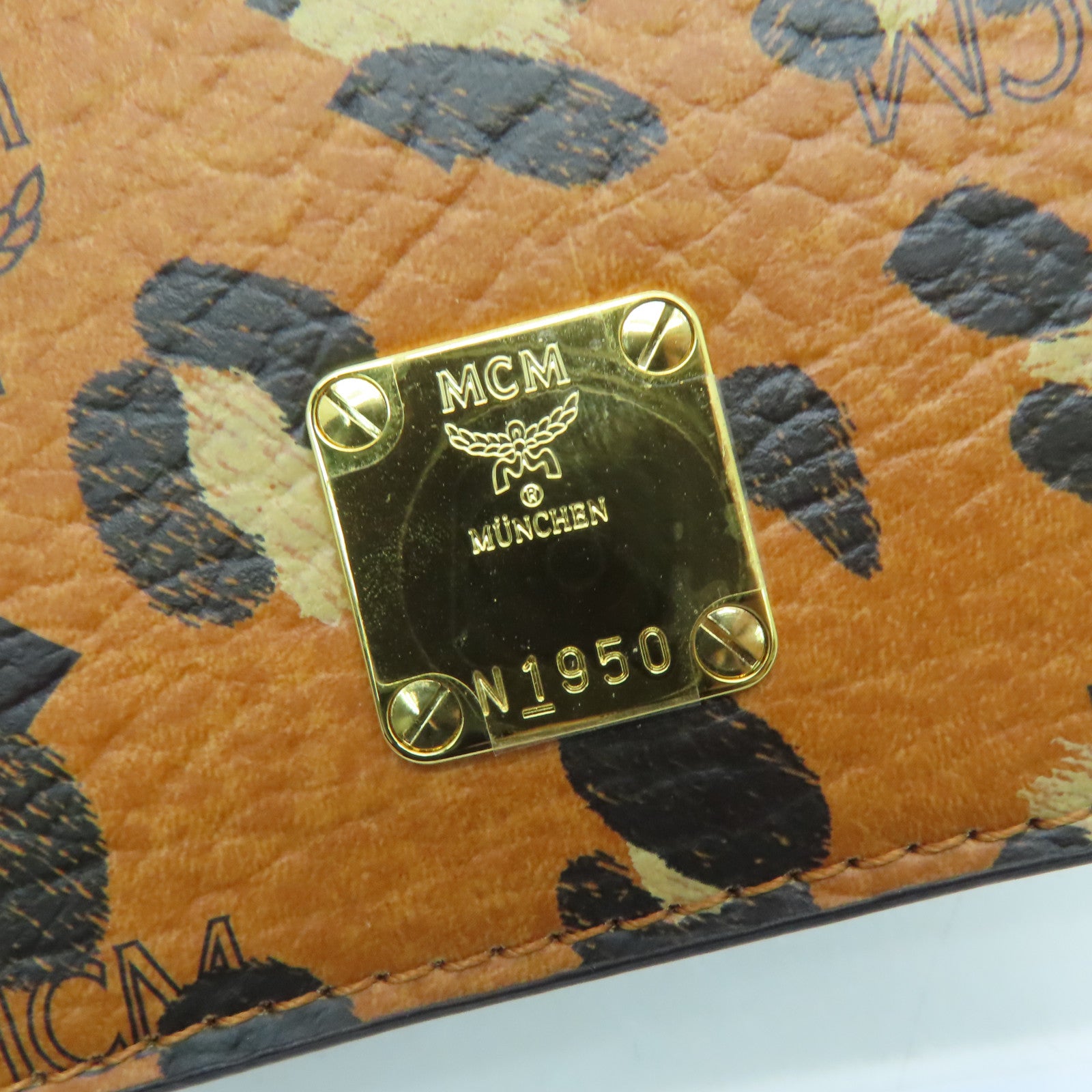 MCM 皮革Clutch Bag金扣手拿包黑色/啡色