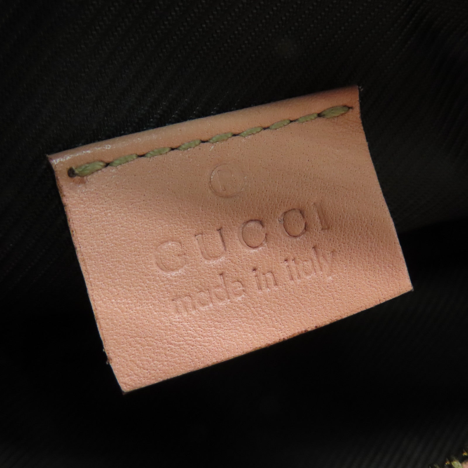 GUCCI牛皮皮革Pouch金扣化妆袋/手拿包粉红色