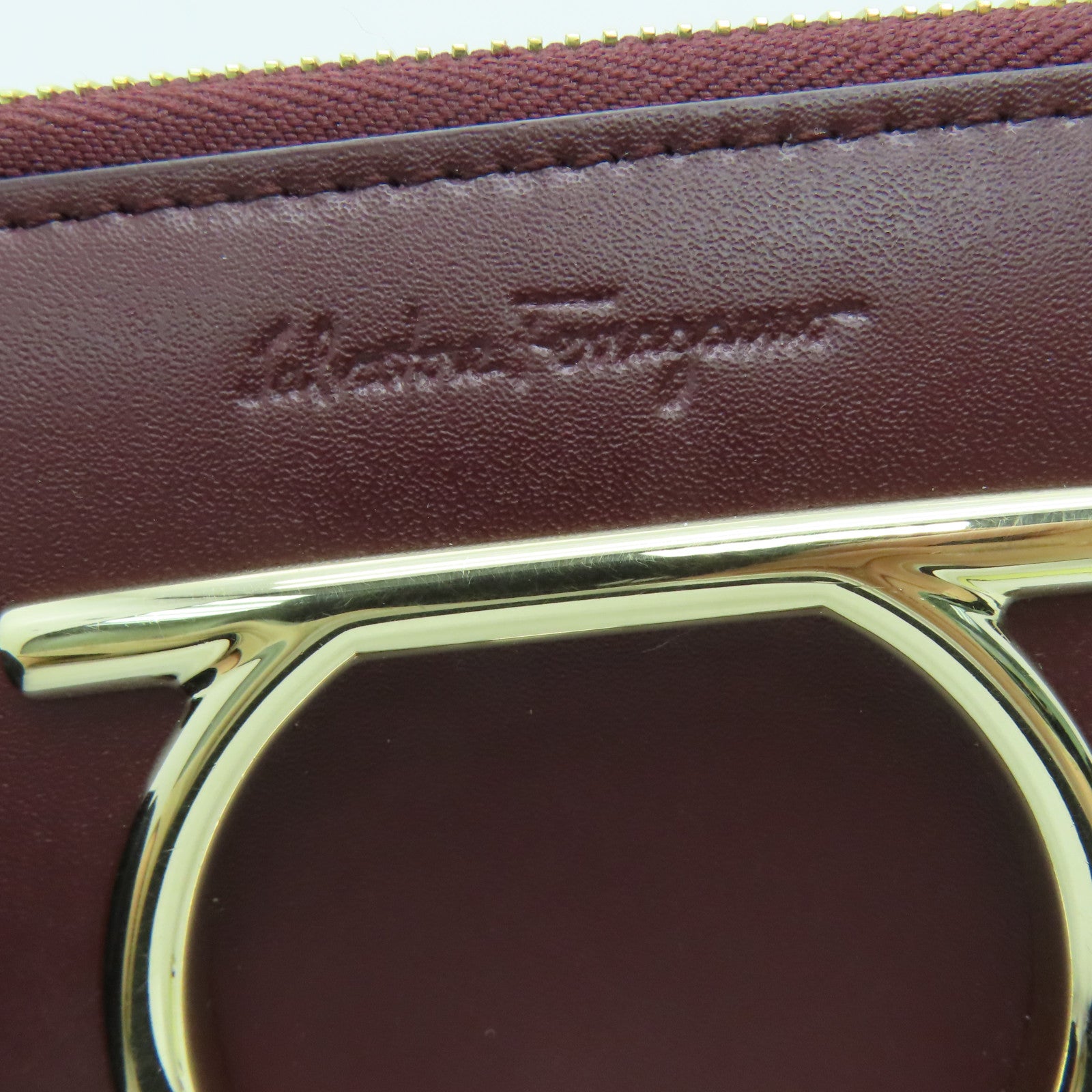 Salvatore Ferragamo 牛皮皮革Long Wallet金扣长钱包红色