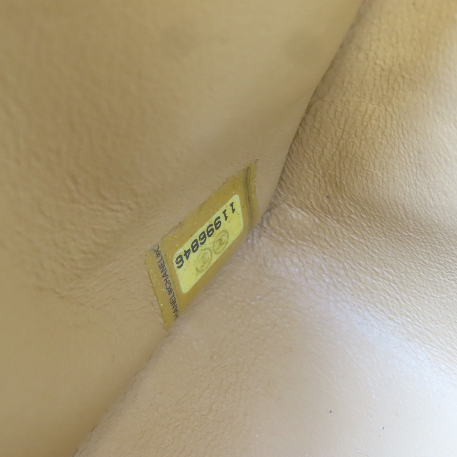 CHANEL 菱格Caviar皮革Classic Flap銀扣鏈帶肩背袋卡其色