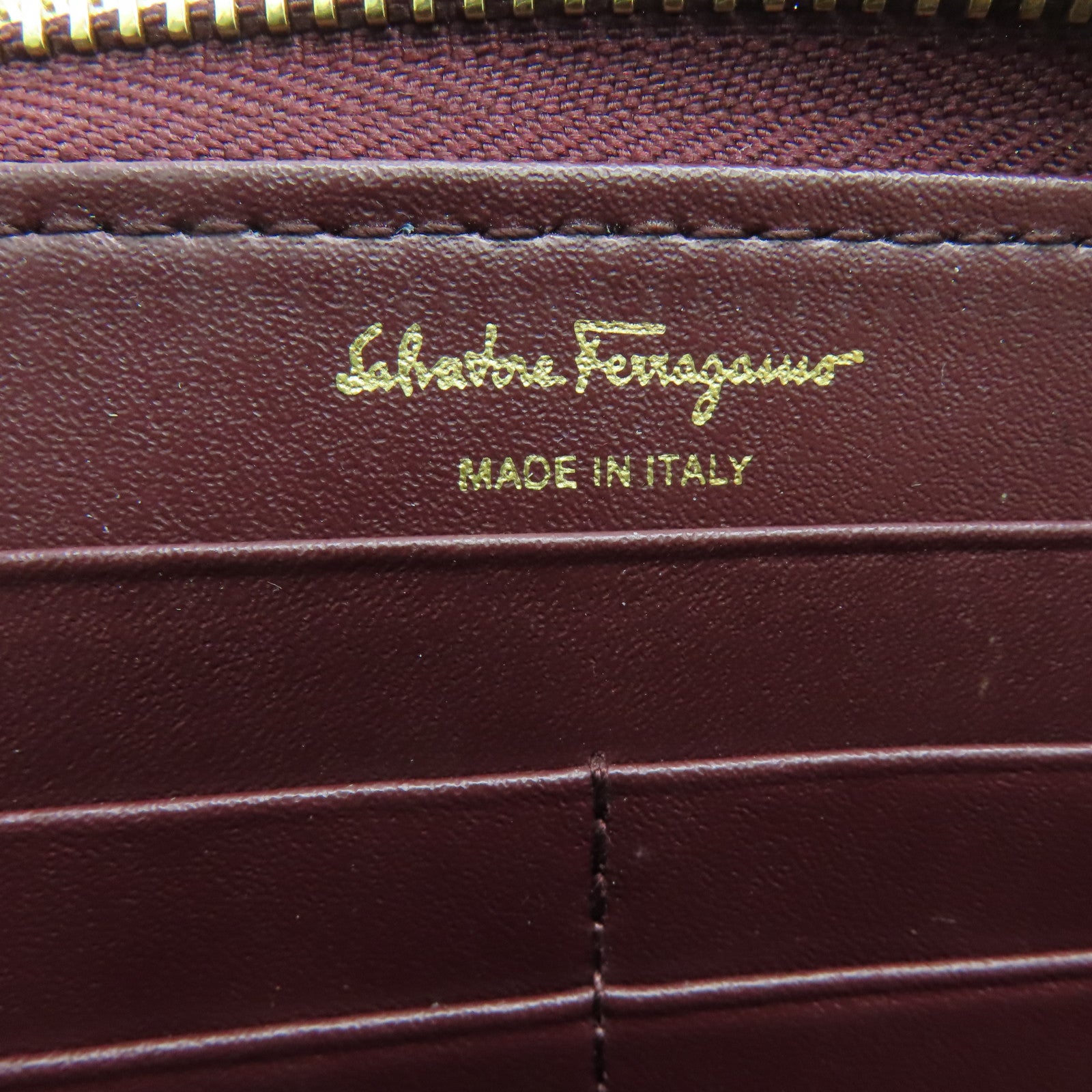 Salvatore Ferragamo 牛皮皮革Long Wallet金扣长钱包红色