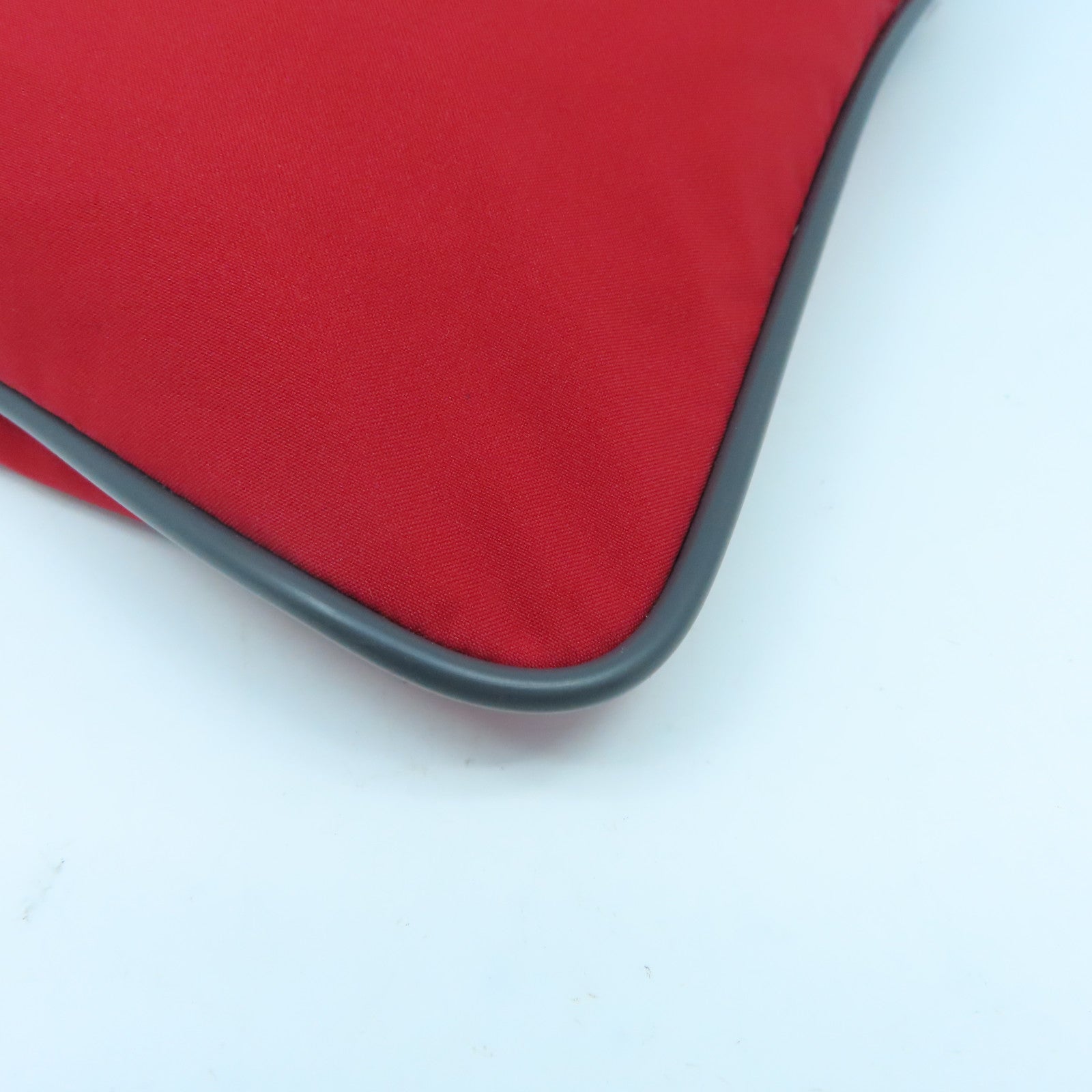 PRADA 尼龍Shoulder Bag銀扣肩背袋紅色