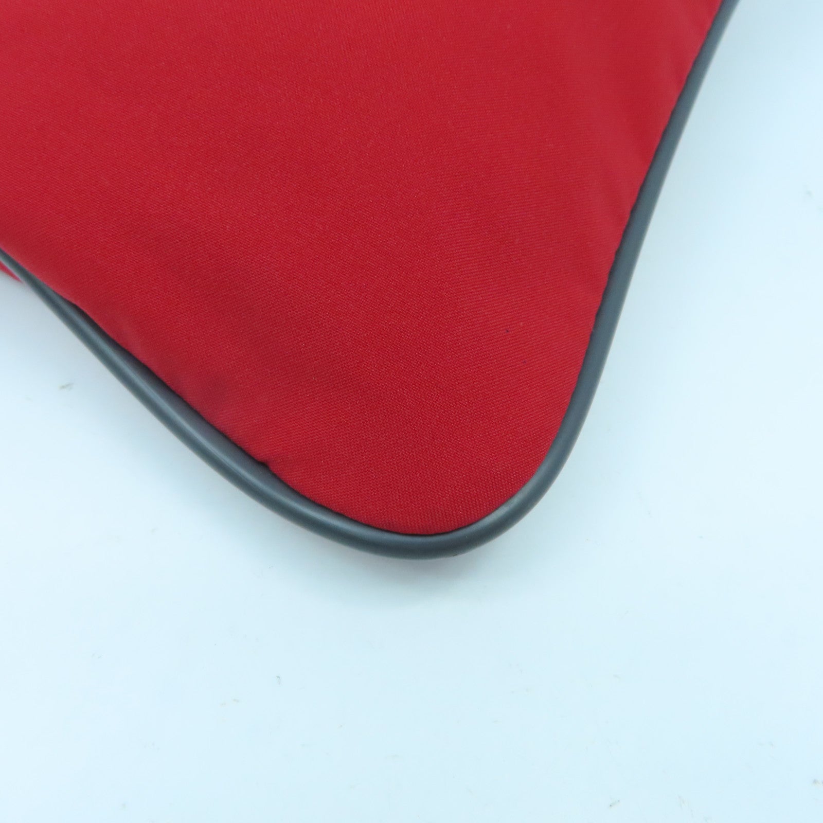 PRADA 尼龍Shoulder Bag銀扣肩背袋紅色