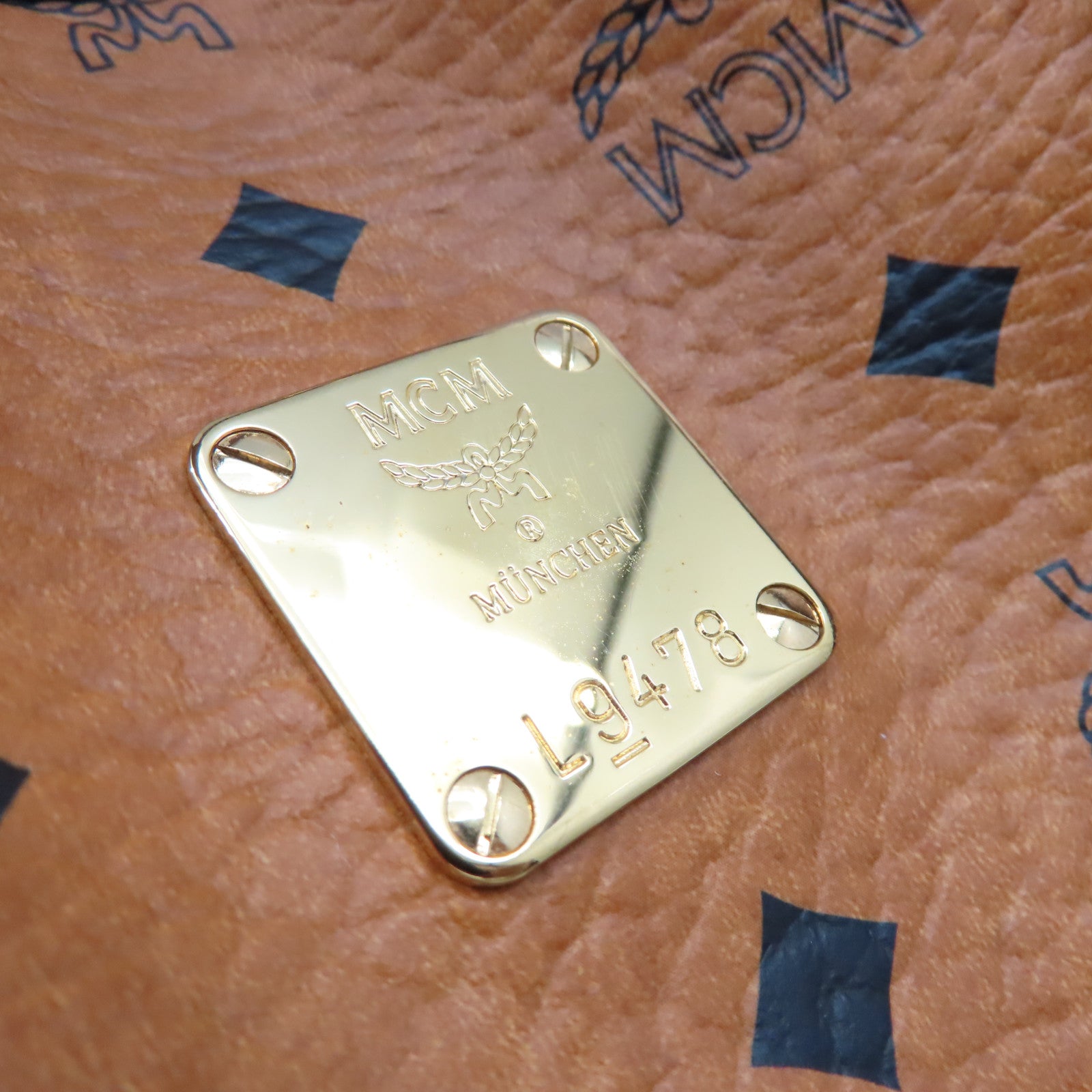 MCM 牛皮皮革Shoulder Bag金扣肩背袋啡色