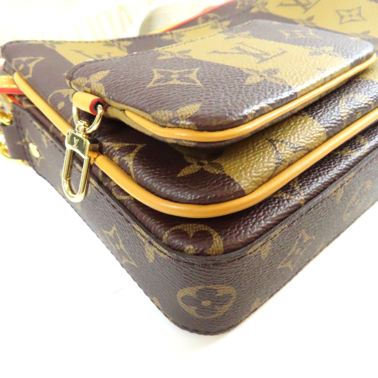 LOUIS VUITTON Monogram Nigo Trio Messenger金扣肩背袋啡色