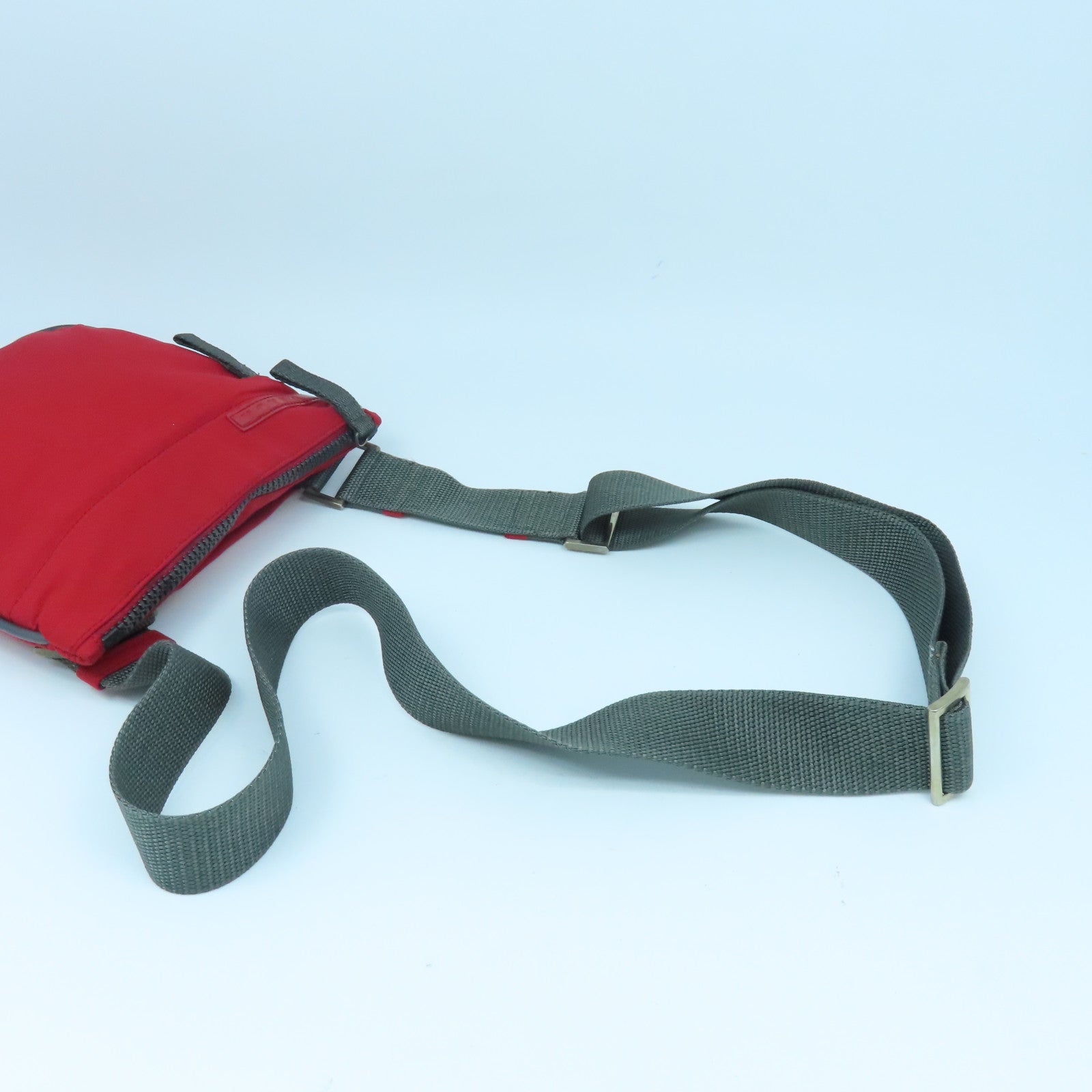 PRADA 尼龍Shoulder Bag銀扣肩背袋紅色
