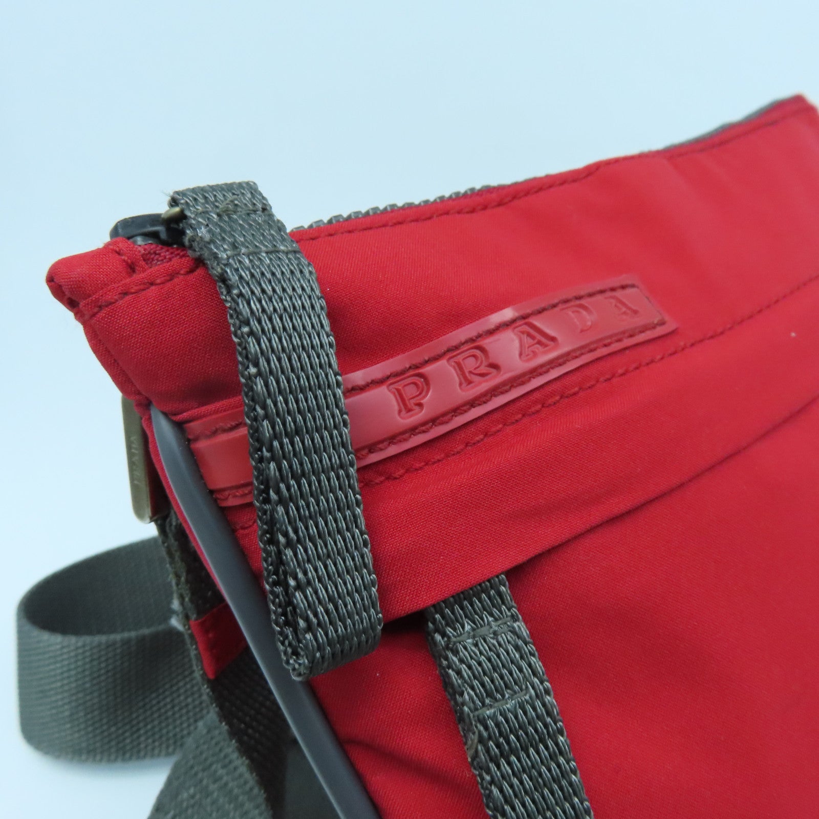 PRADA 尼龍Shoulder Bag銀扣肩背袋紅色