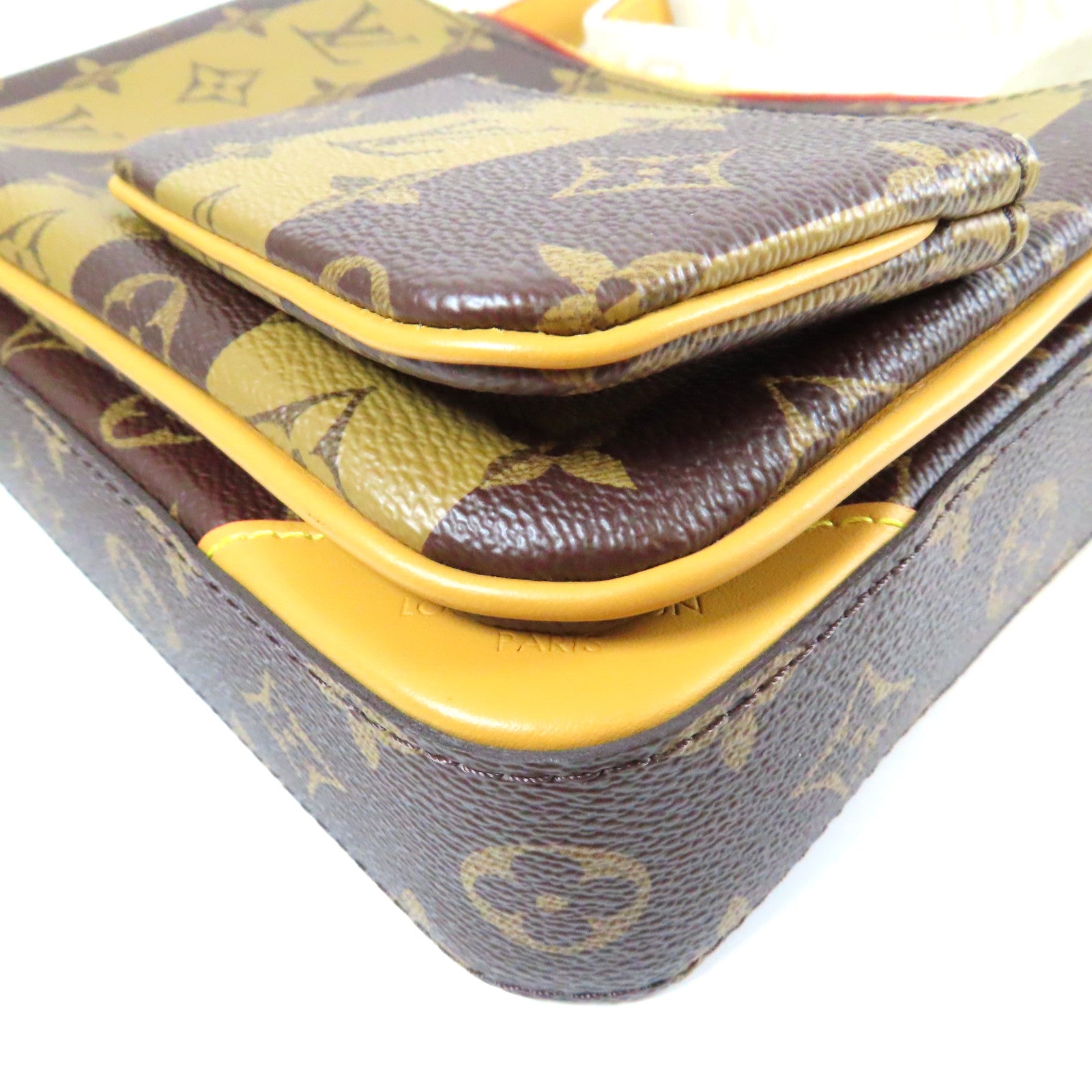 LOUIS VUITTON Monogram Nigo Trio Messenger金扣肩背袋啡色