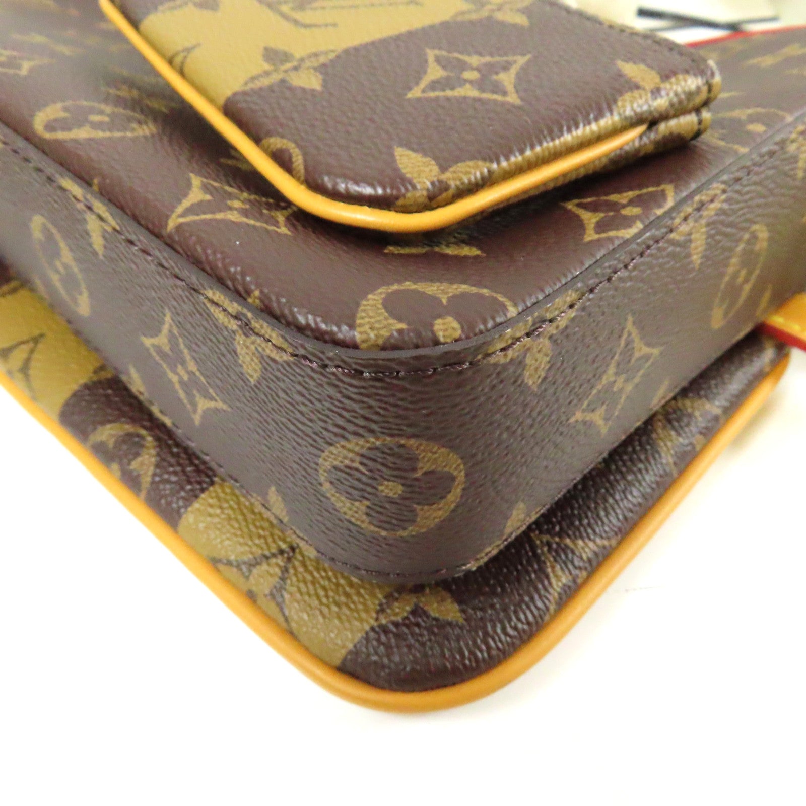 LOUIS VUITTON Monogram Nigo Trio Messenger金扣肩背袋啡色