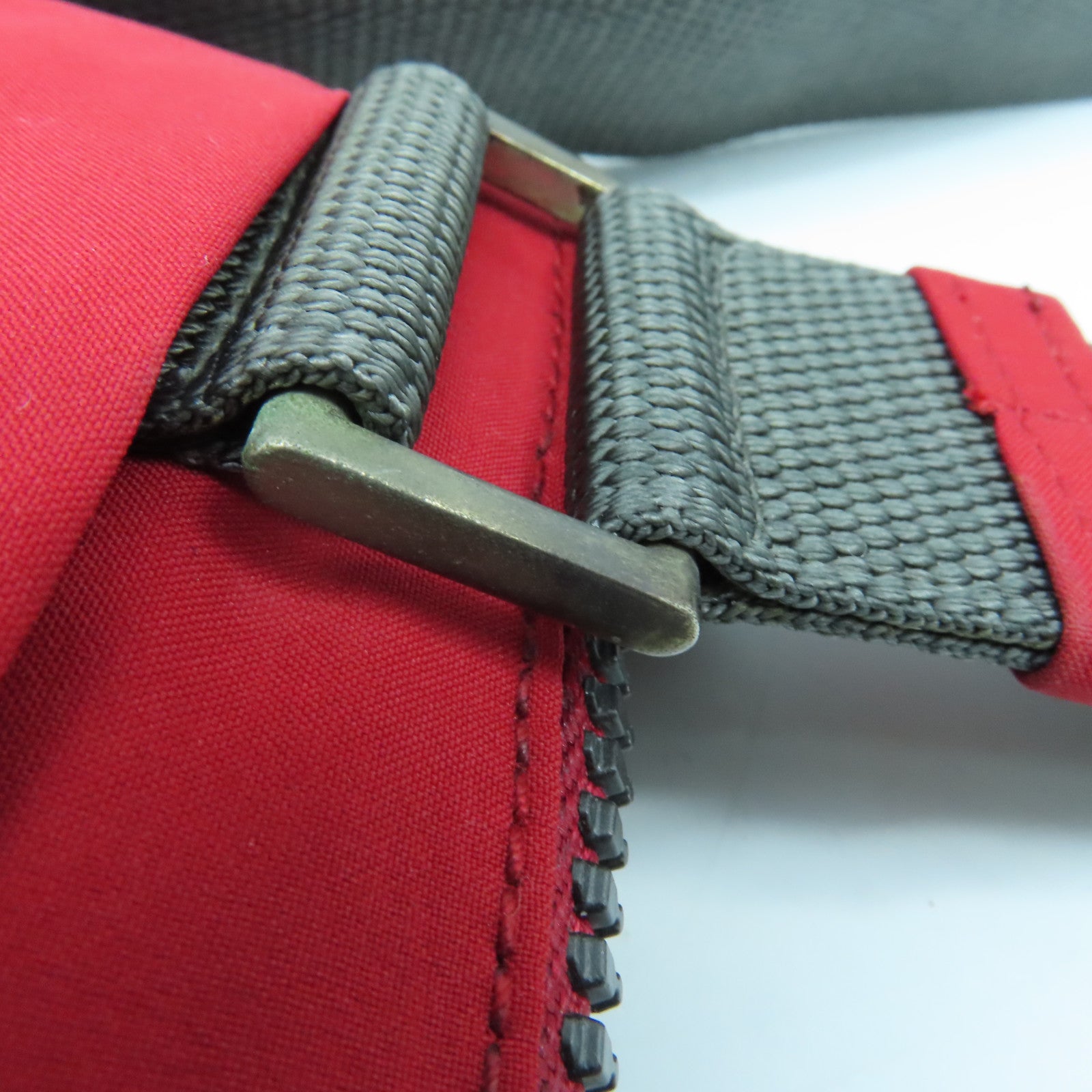 PRADA 尼龍Shoulder Bag銀扣肩背袋紅色