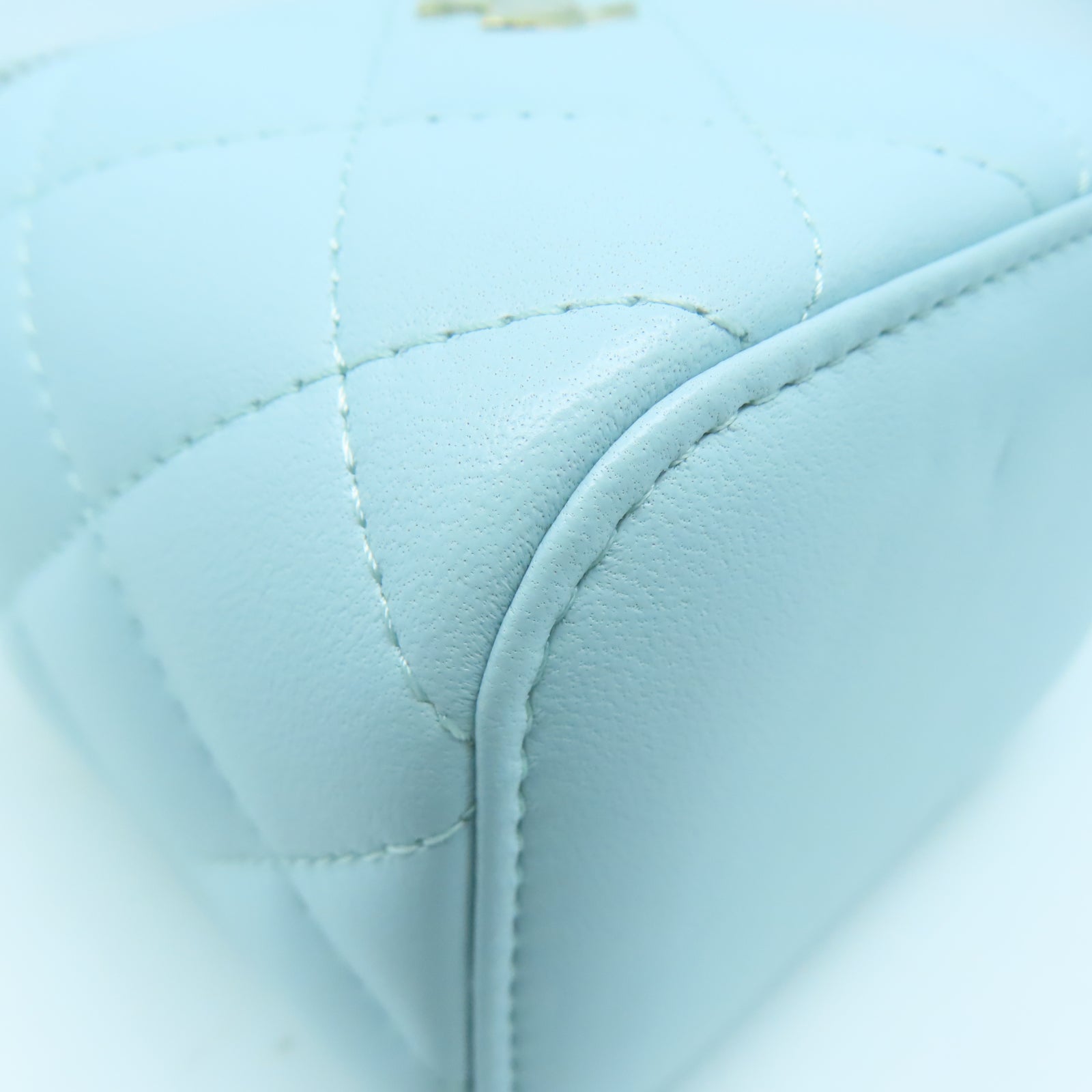 CHANEL 菱格羊皮皮革Mini Vanity Case Bag金扣手挽肩背兩用袋淺藍色