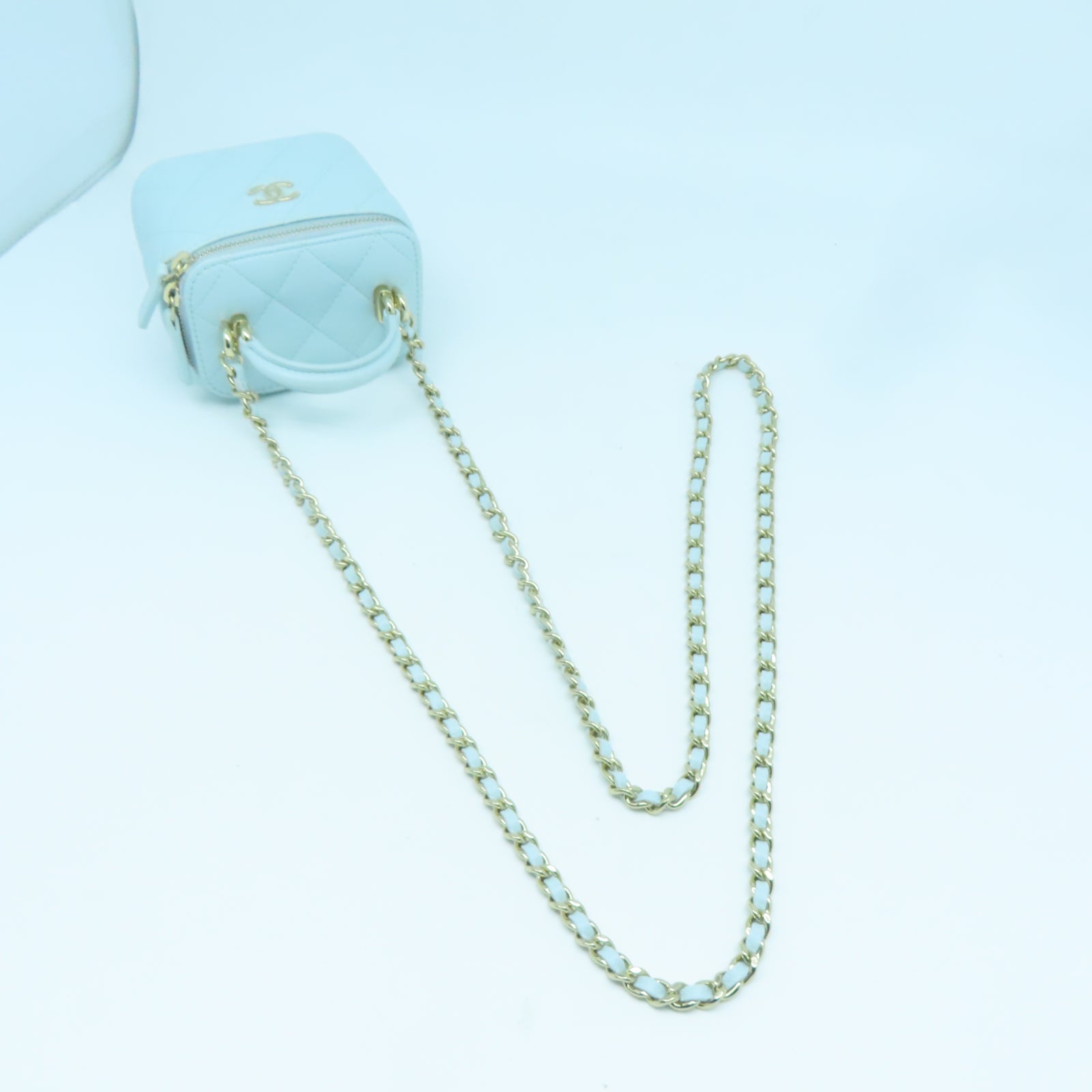 CHANEL 菱格羊皮皮革Mini Vanity Case Bag金扣手挽肩背兩用袋淺藍色