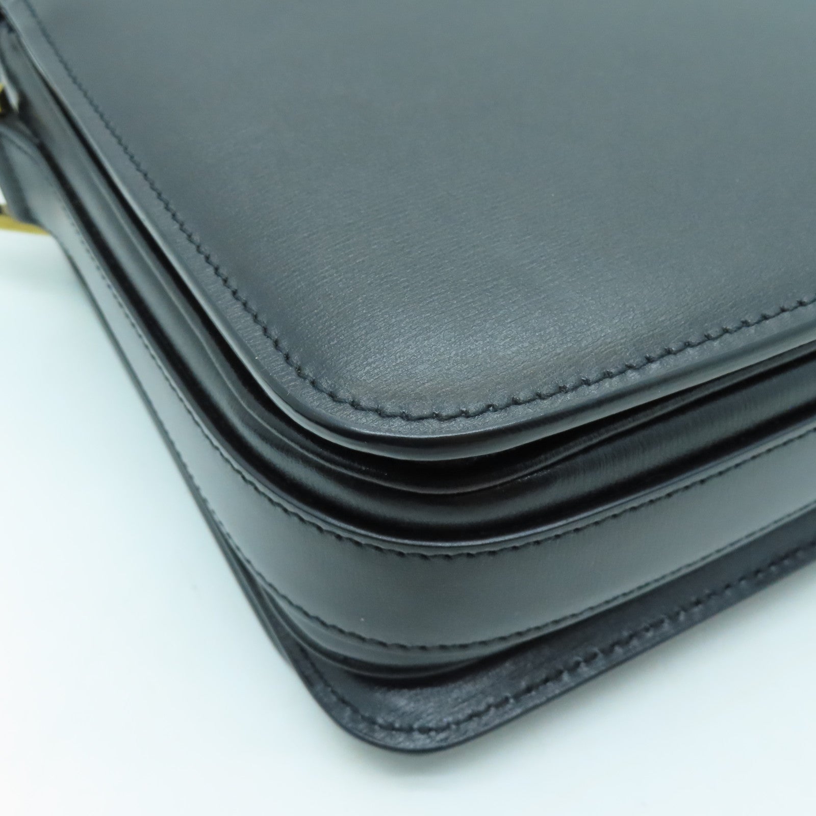 YVES SAINT LAURENT 牛皮皮革Shoulder Bag金扣肩背袋黑色