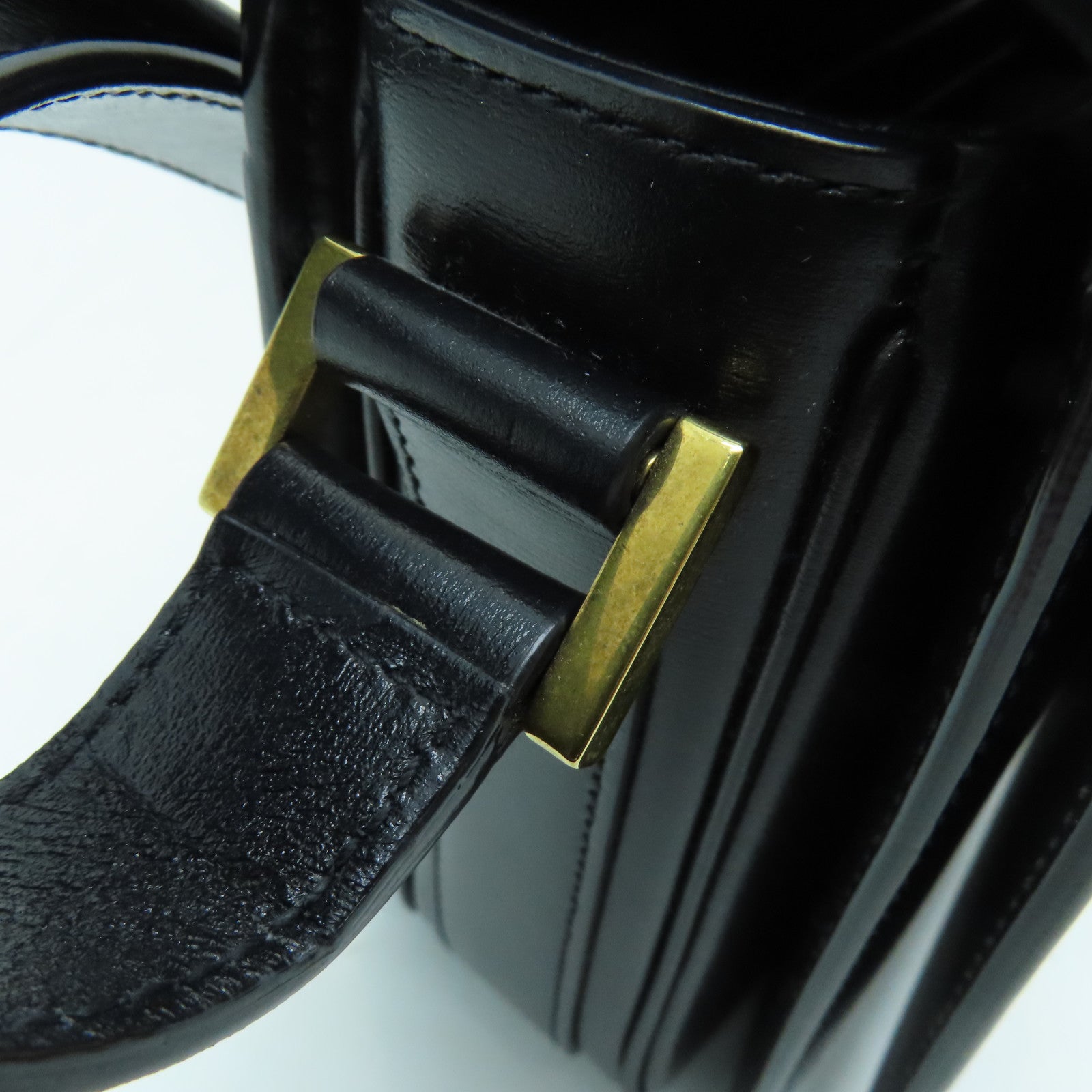 YVES SAINT LAURENT 牛皮皮革Shoulder Bag金扣肩背袋黑色