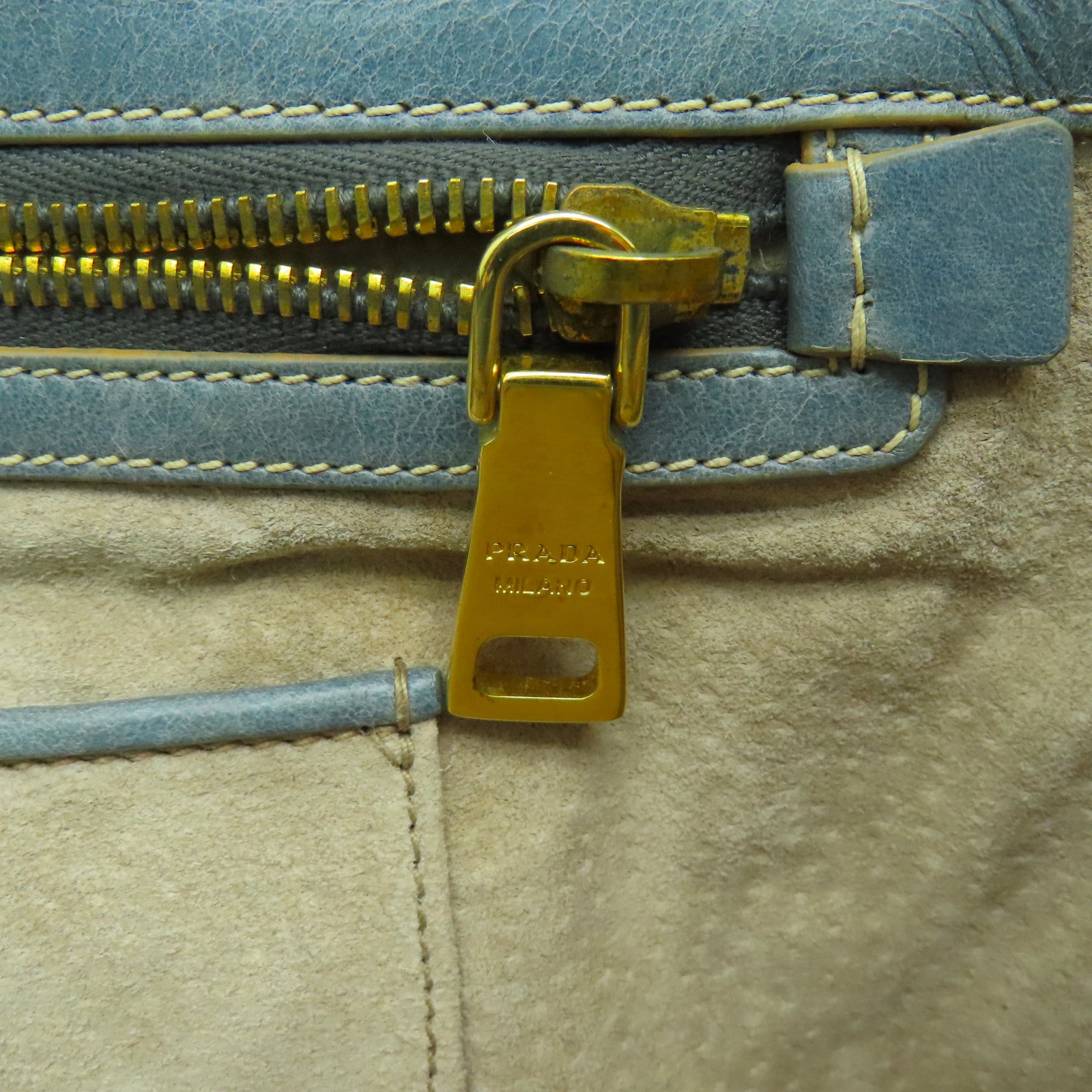 PRADA 牛皮皮革Shoulder Bag金扣鏈帶肩背袋淺藍色