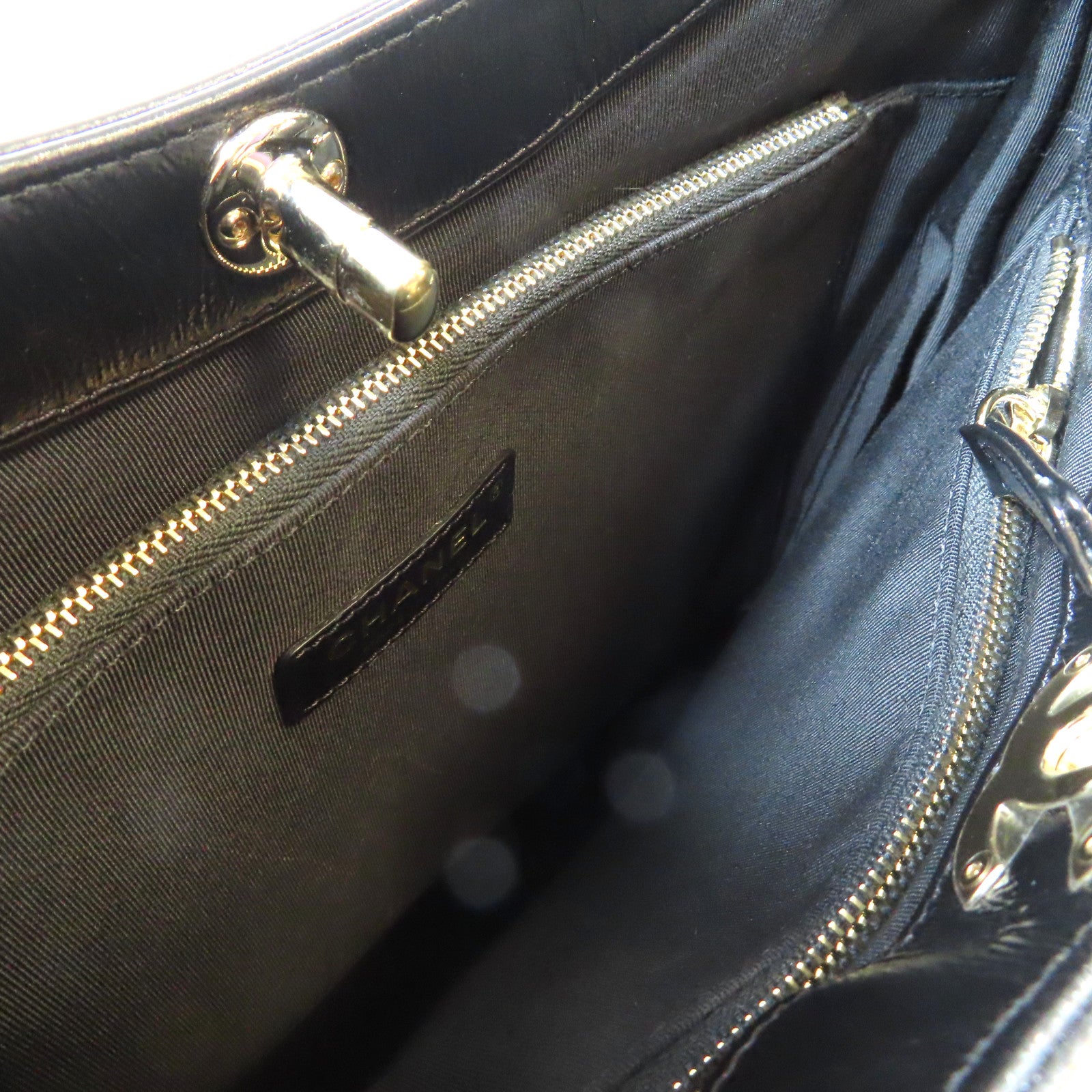 CHANEL 菱格牛皮皮革Chain Shoulder金扣鏈帶肩背袋黑色