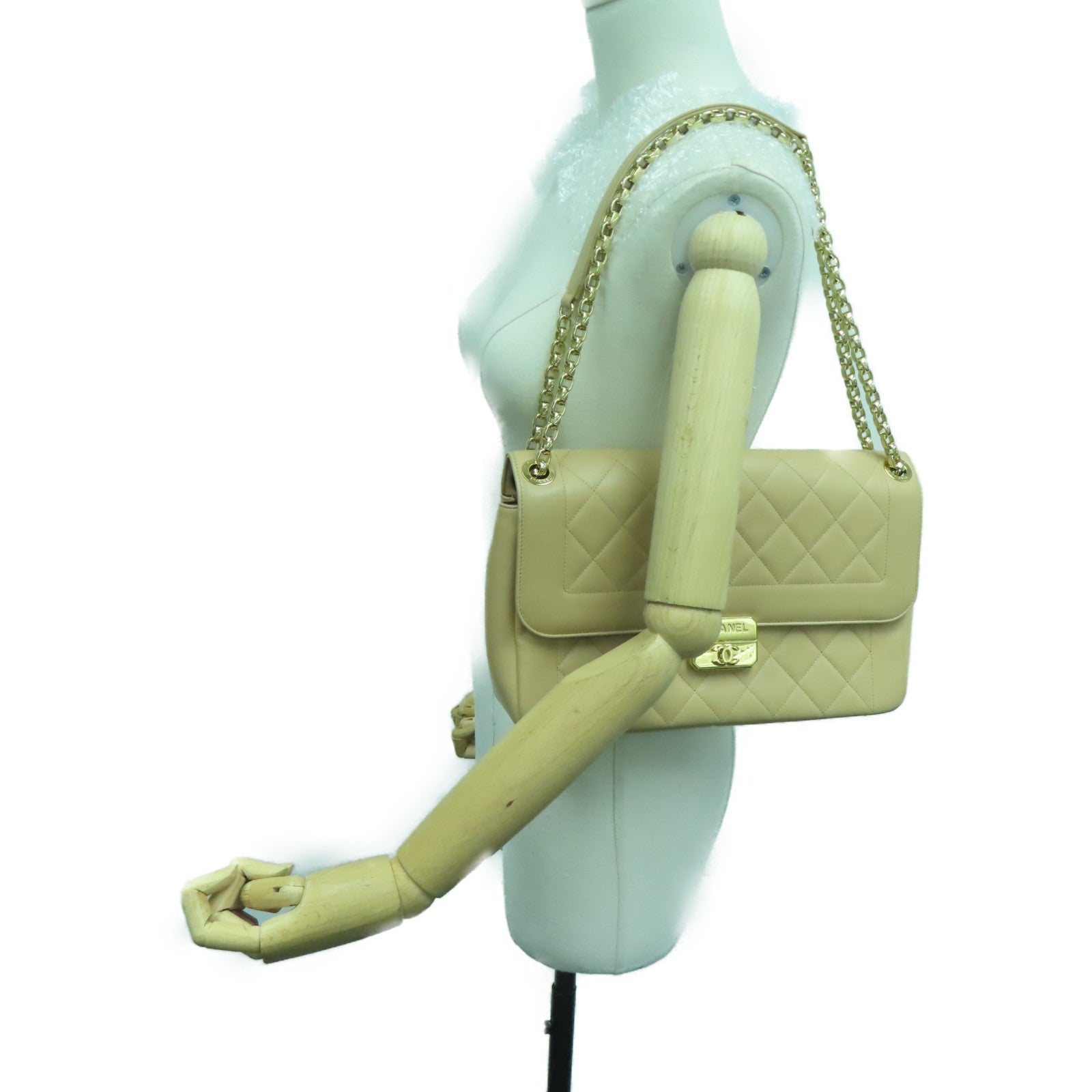 CHANEL 【激減優惠】菱格羊皮皮革Chain Shoulder金扣肩背袋米色