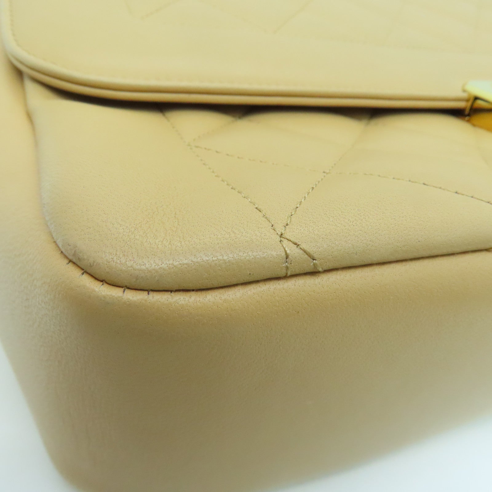 CHANEL 【激減優惠】菱格羊皮皮革Chain Shoulder金扣肩背袋米色