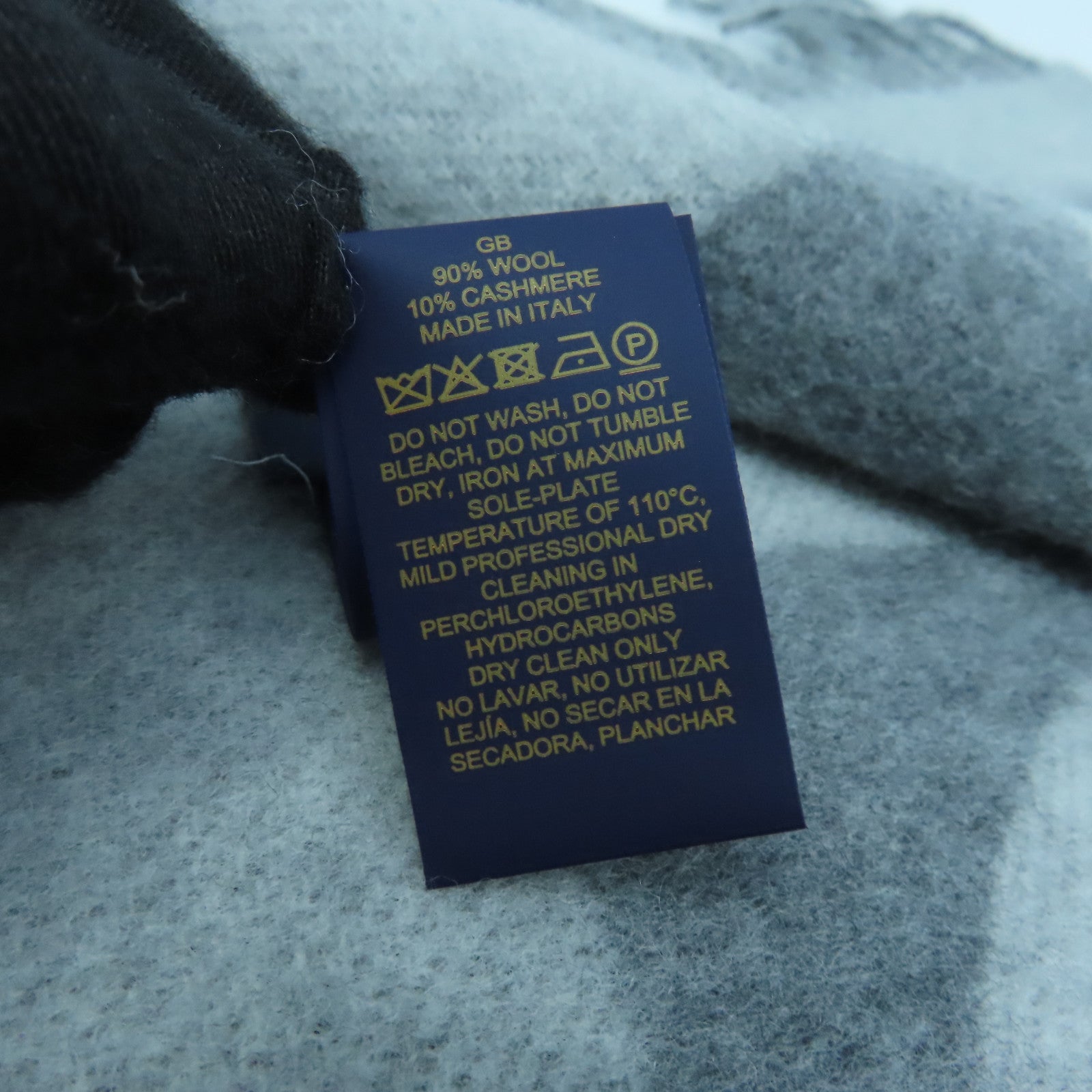 LOUIS VUITTON 羊毛/Cashmere Essential Scarf圍巾灰色